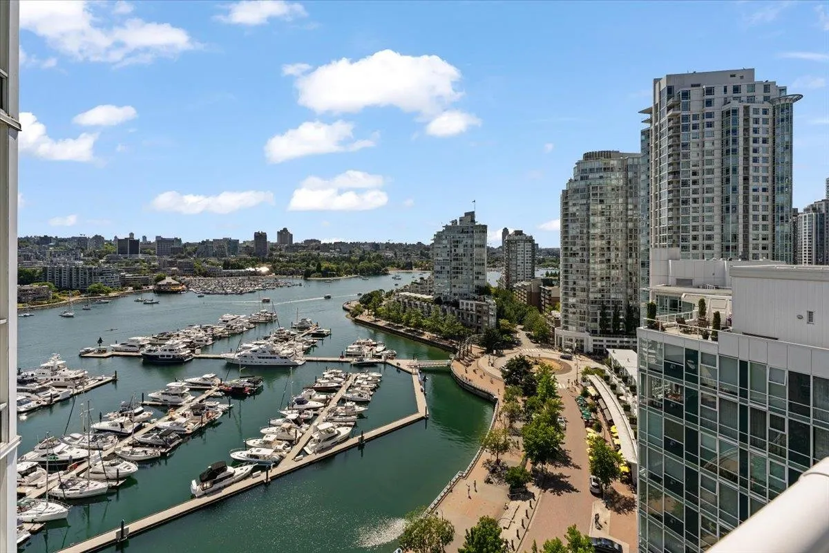 1903 1077 Marinaside Crescent