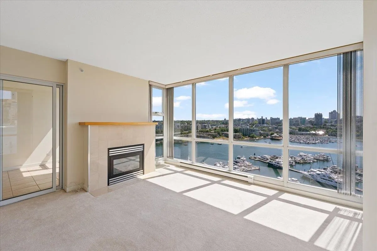1903 1077 Marinaside Crescent