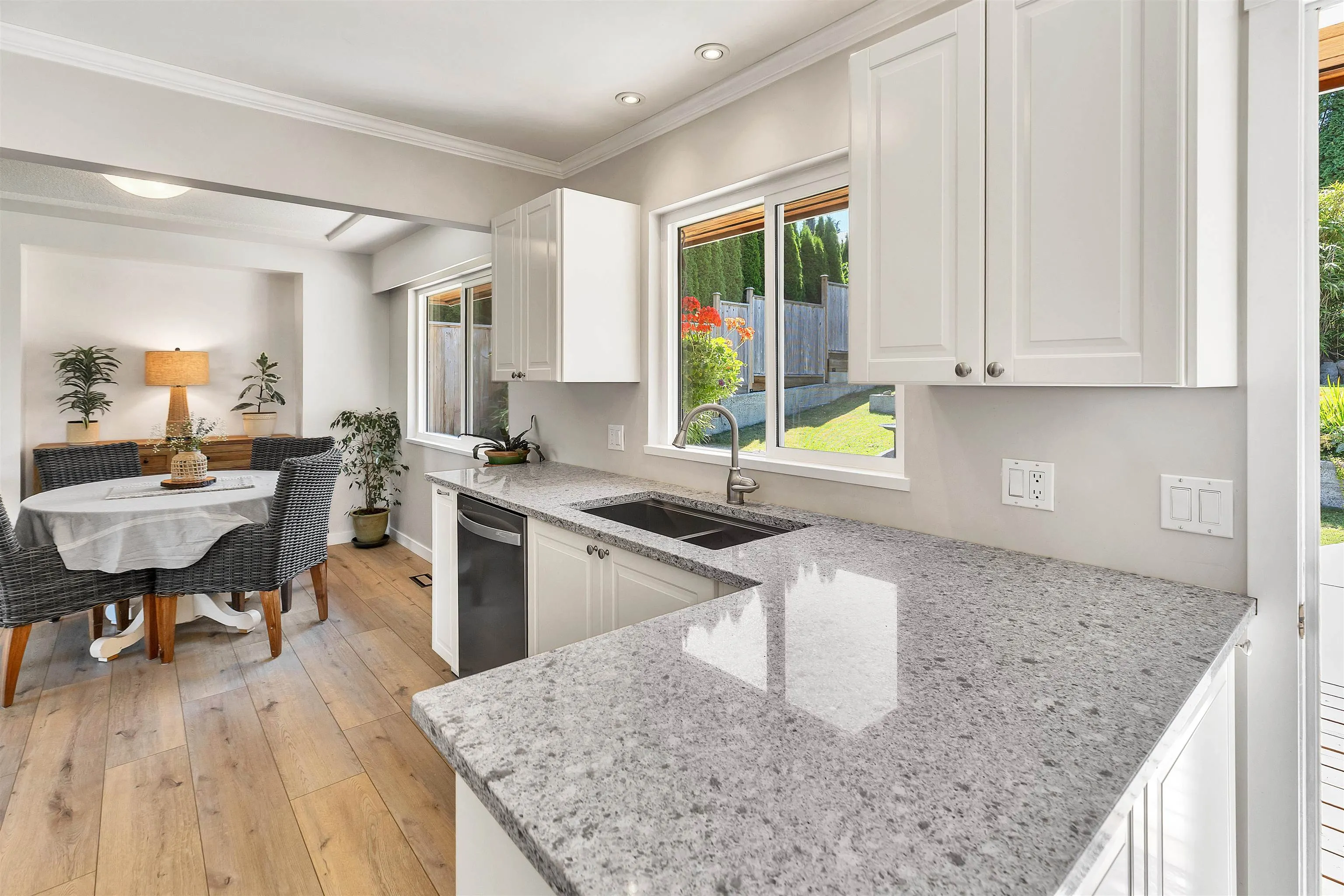 3321 Viewmount Drive