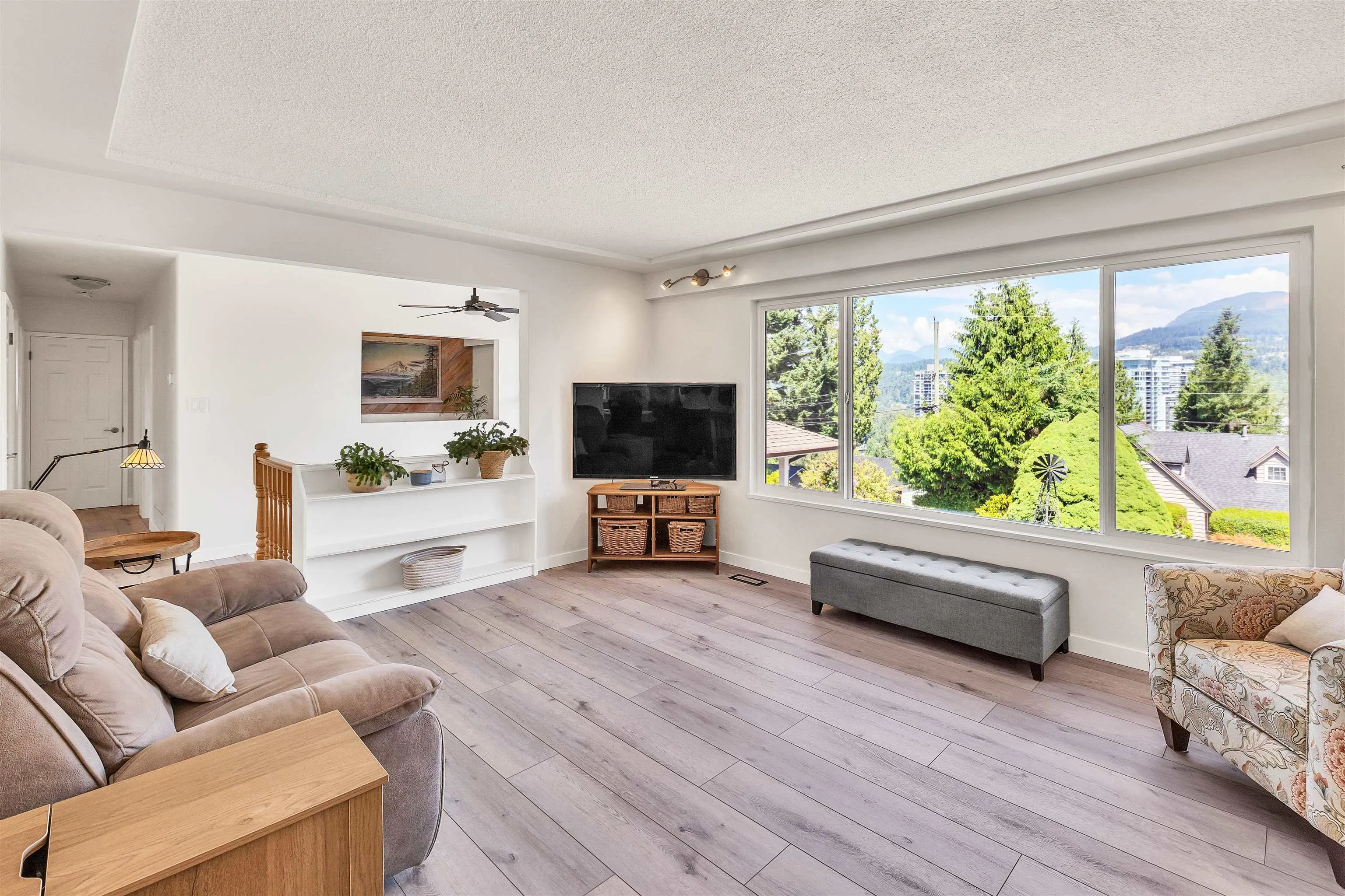3321 Viewmount Drive