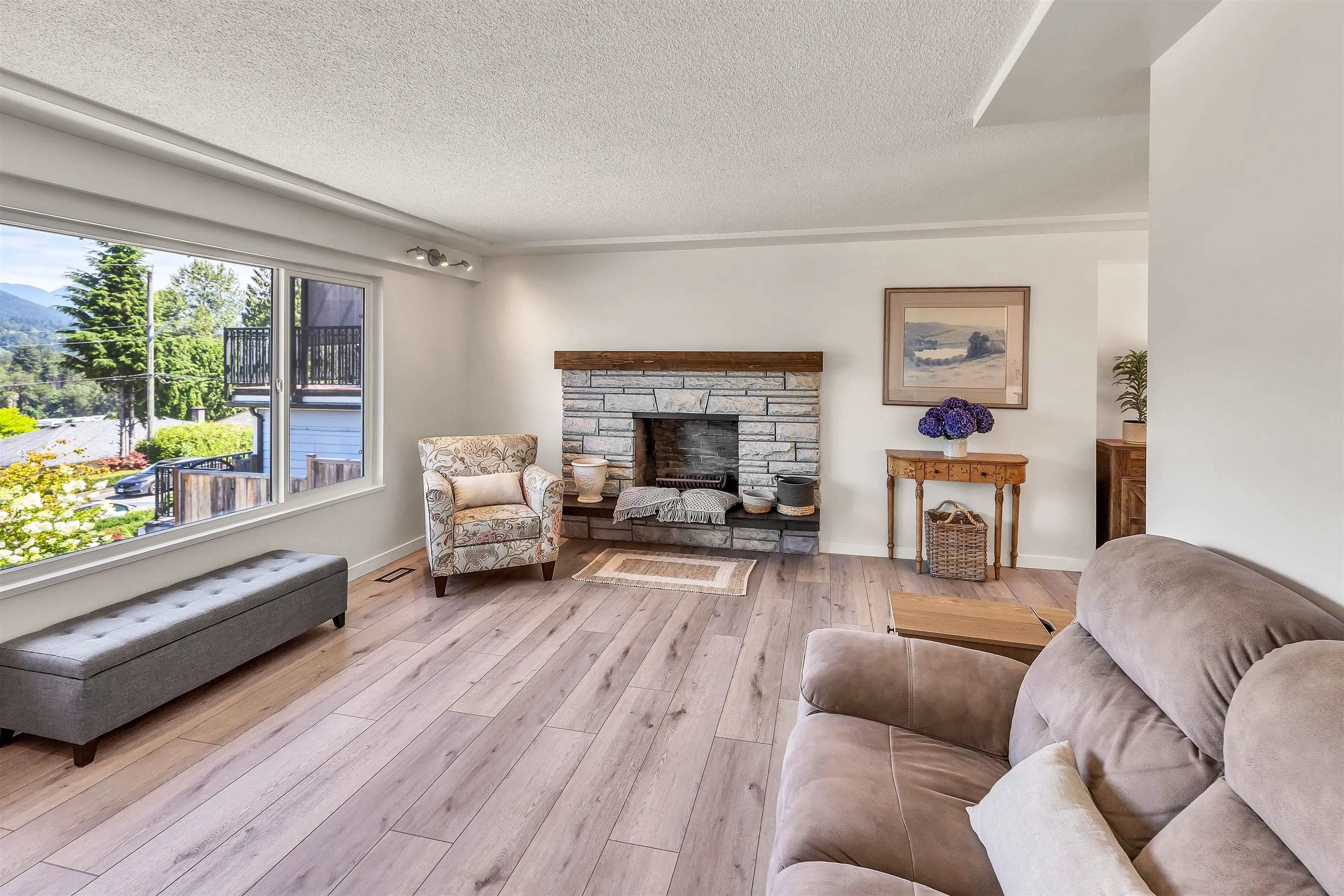 3321 Viewmount Drive