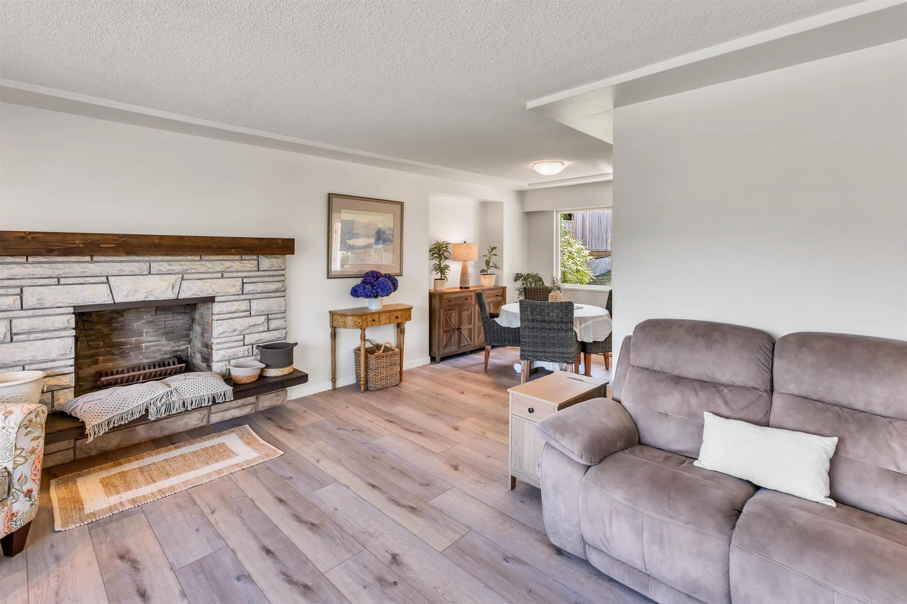 3321 Viewmount Drive