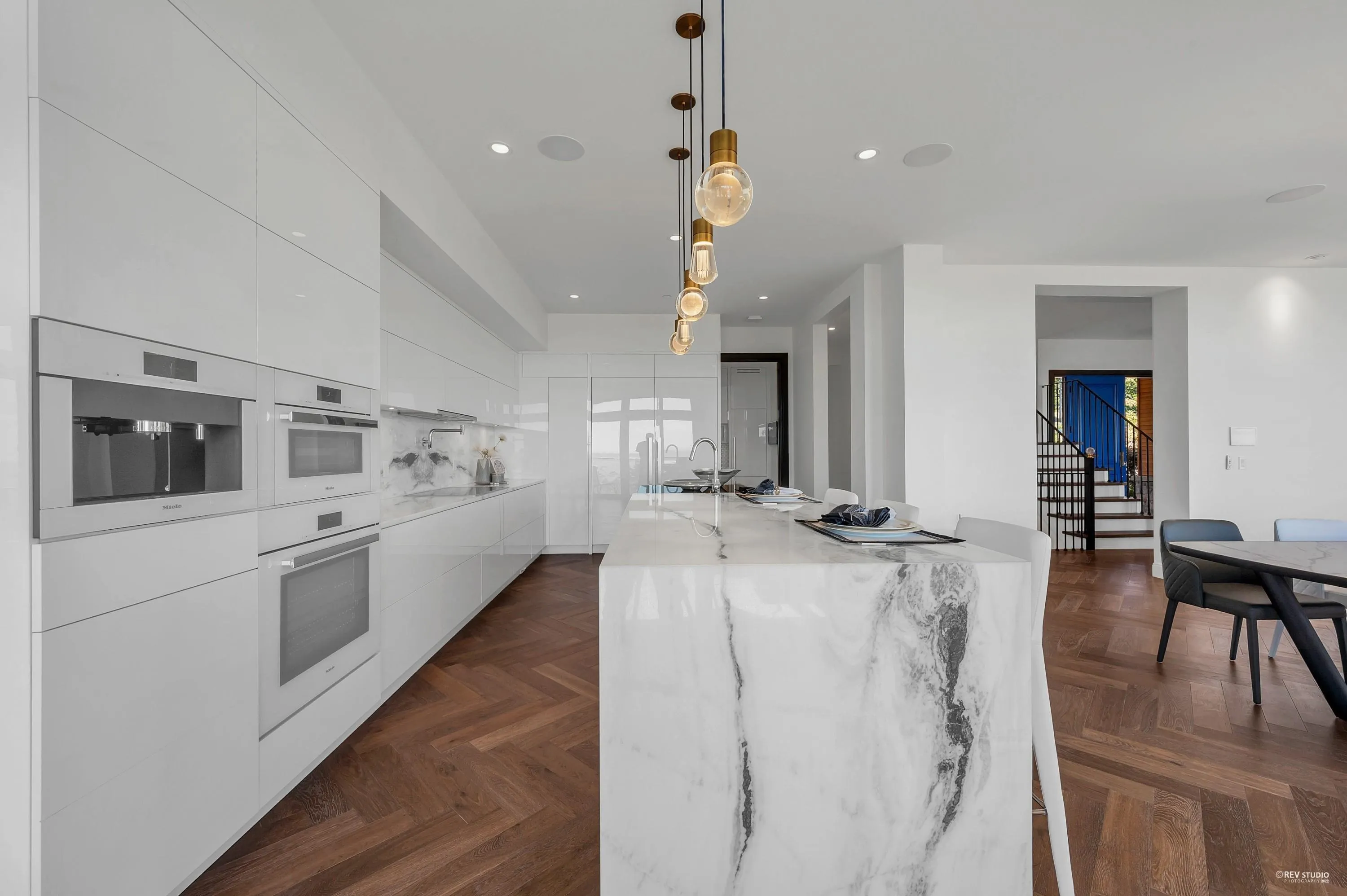 2121 Union Court