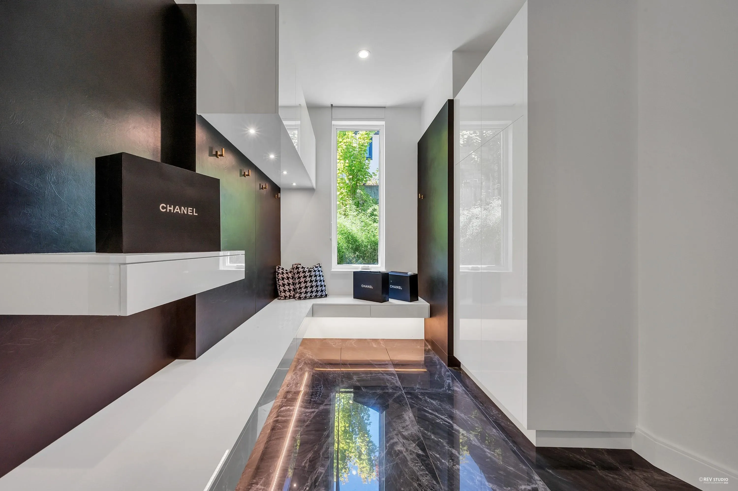2121 Union Court
