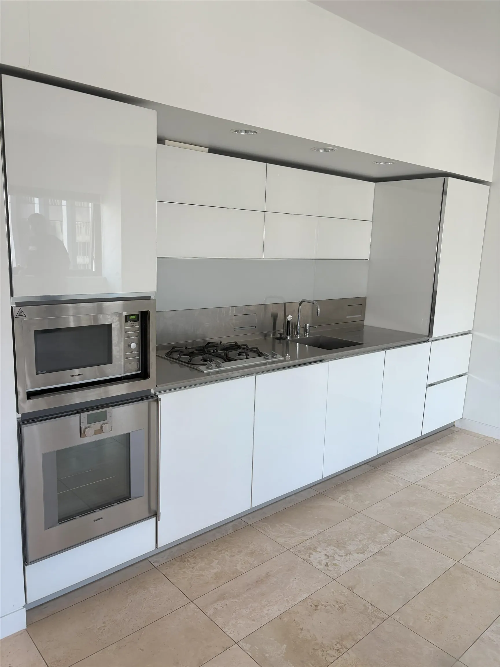 1806 838 W Hastings Street