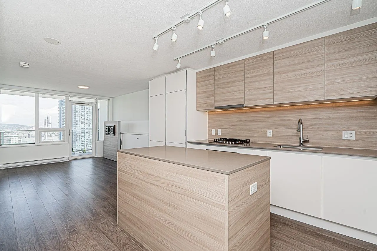 2712 908 Quayside Drive