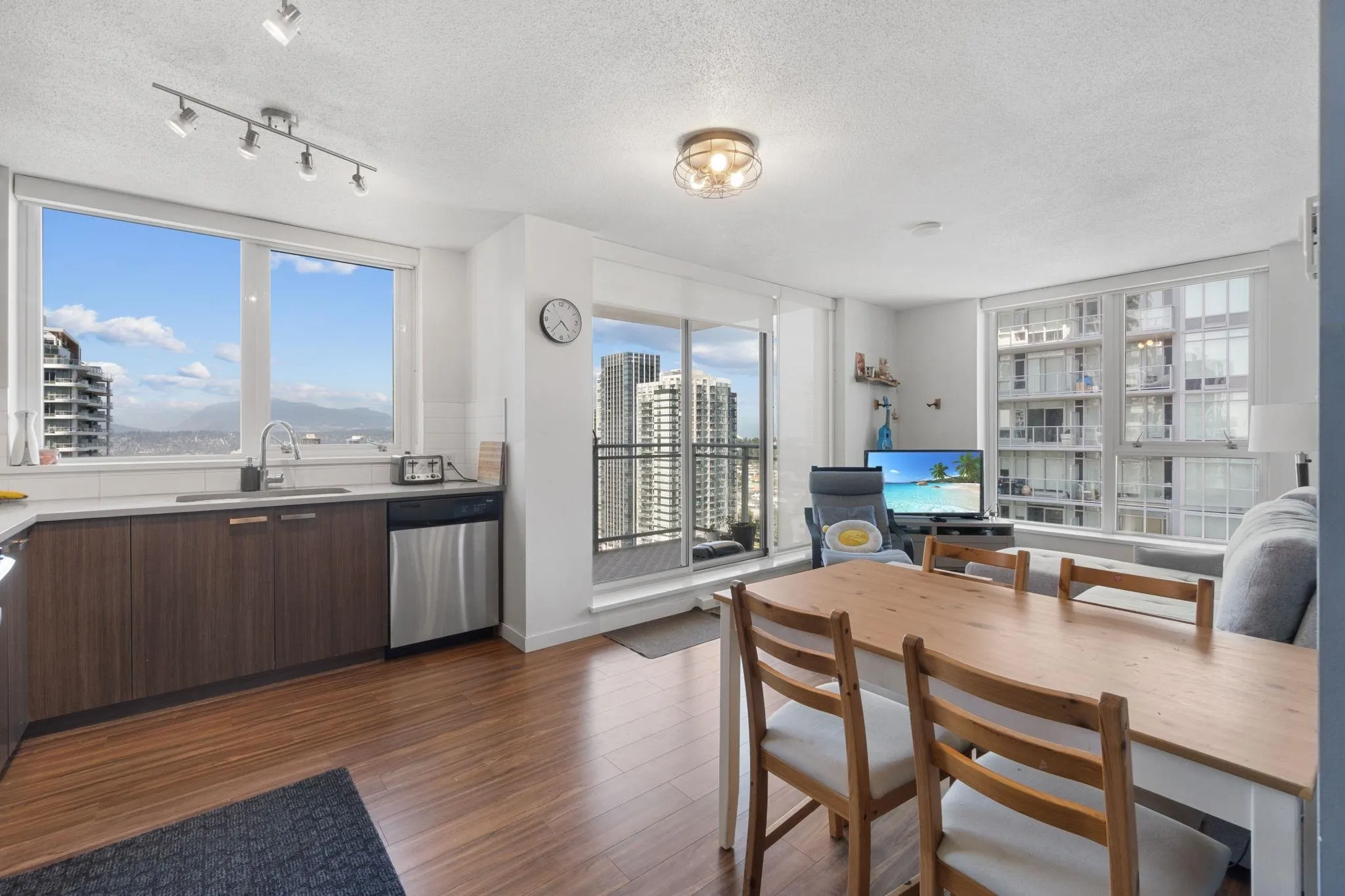 2606 13325 102a Avenue