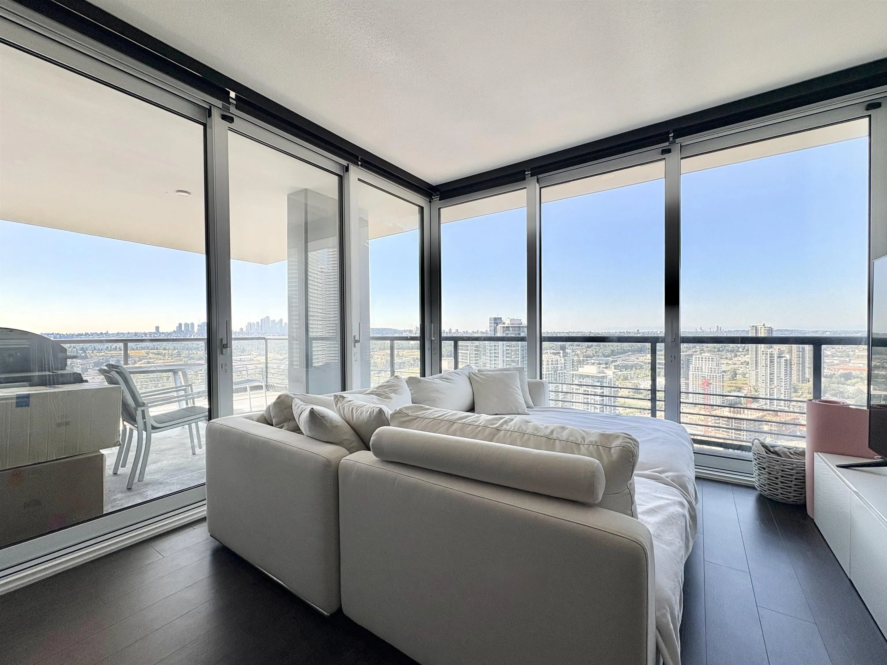 3211 4720 Lougheed Highway