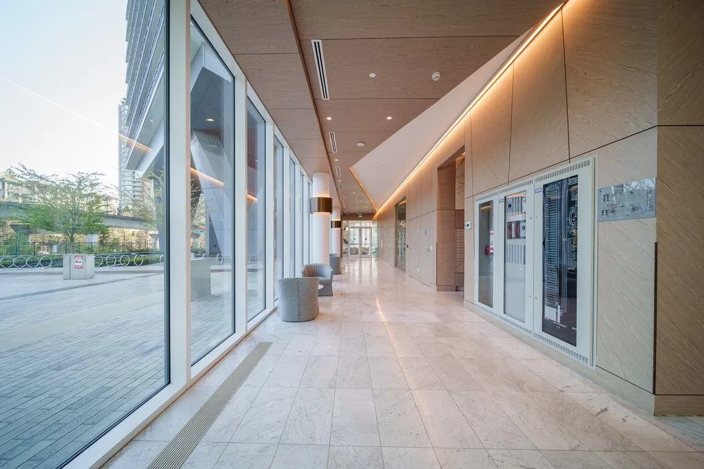3211 4720 Lougheed Highway