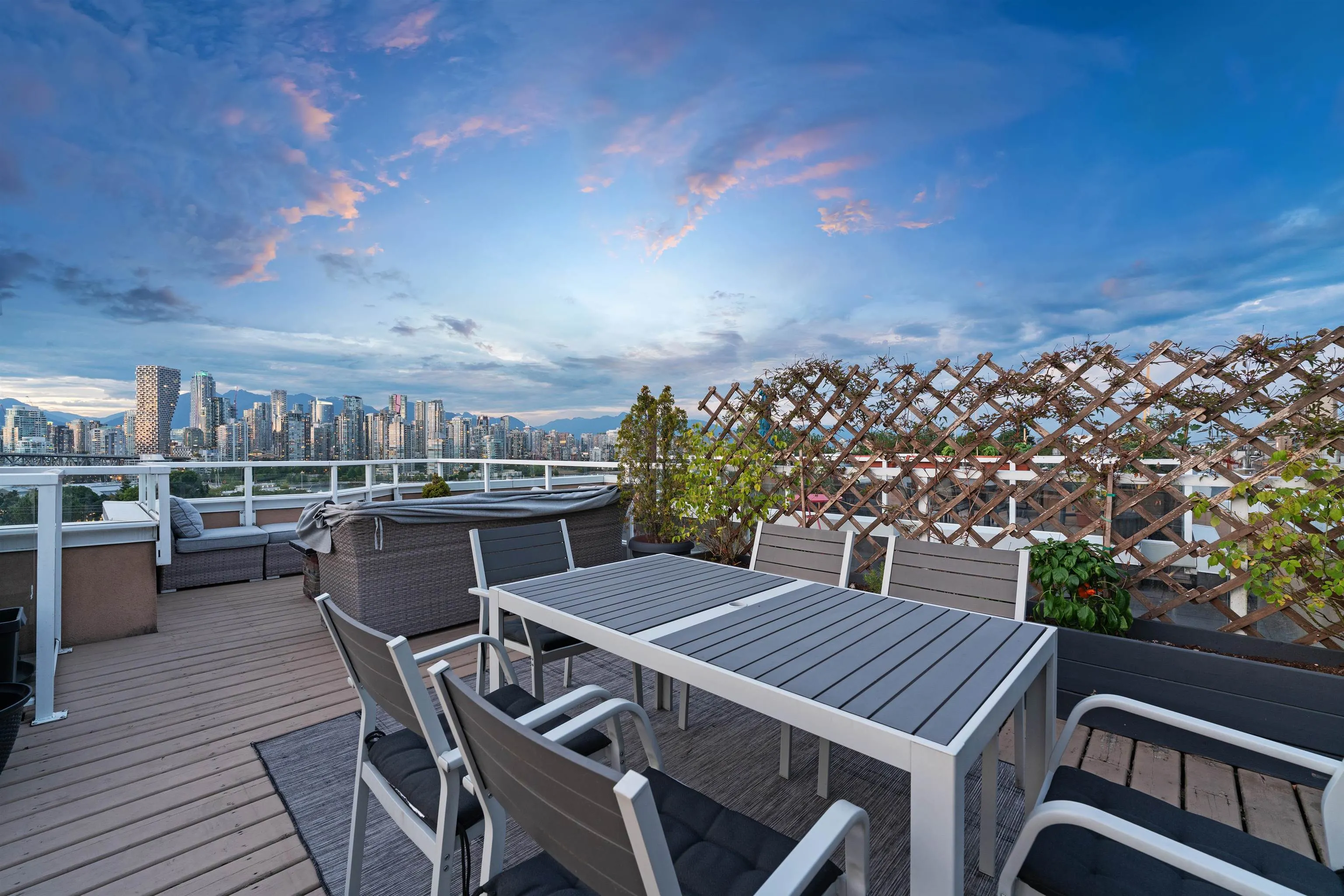 F 1244 W 7th Avenue