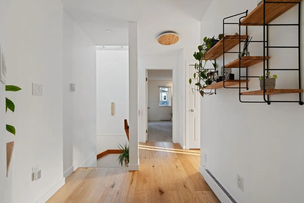 F 1244 W 7th Avenue