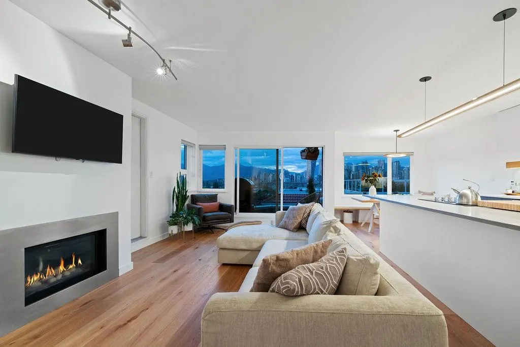 F 1244 W 7th Avenue