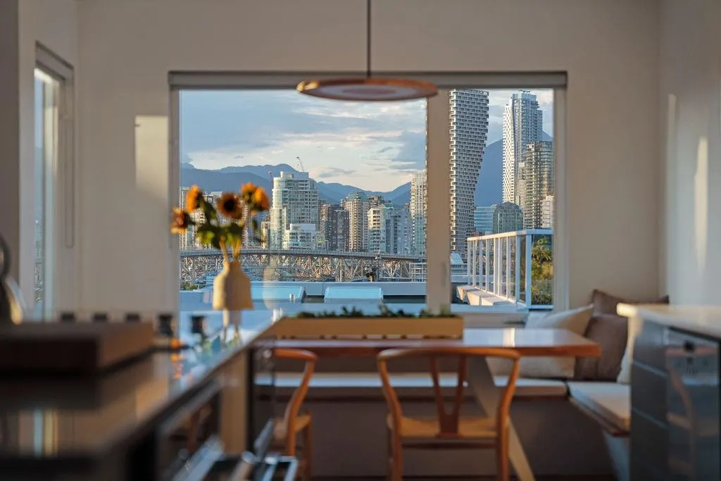 F 1244 W 7th Avenue
