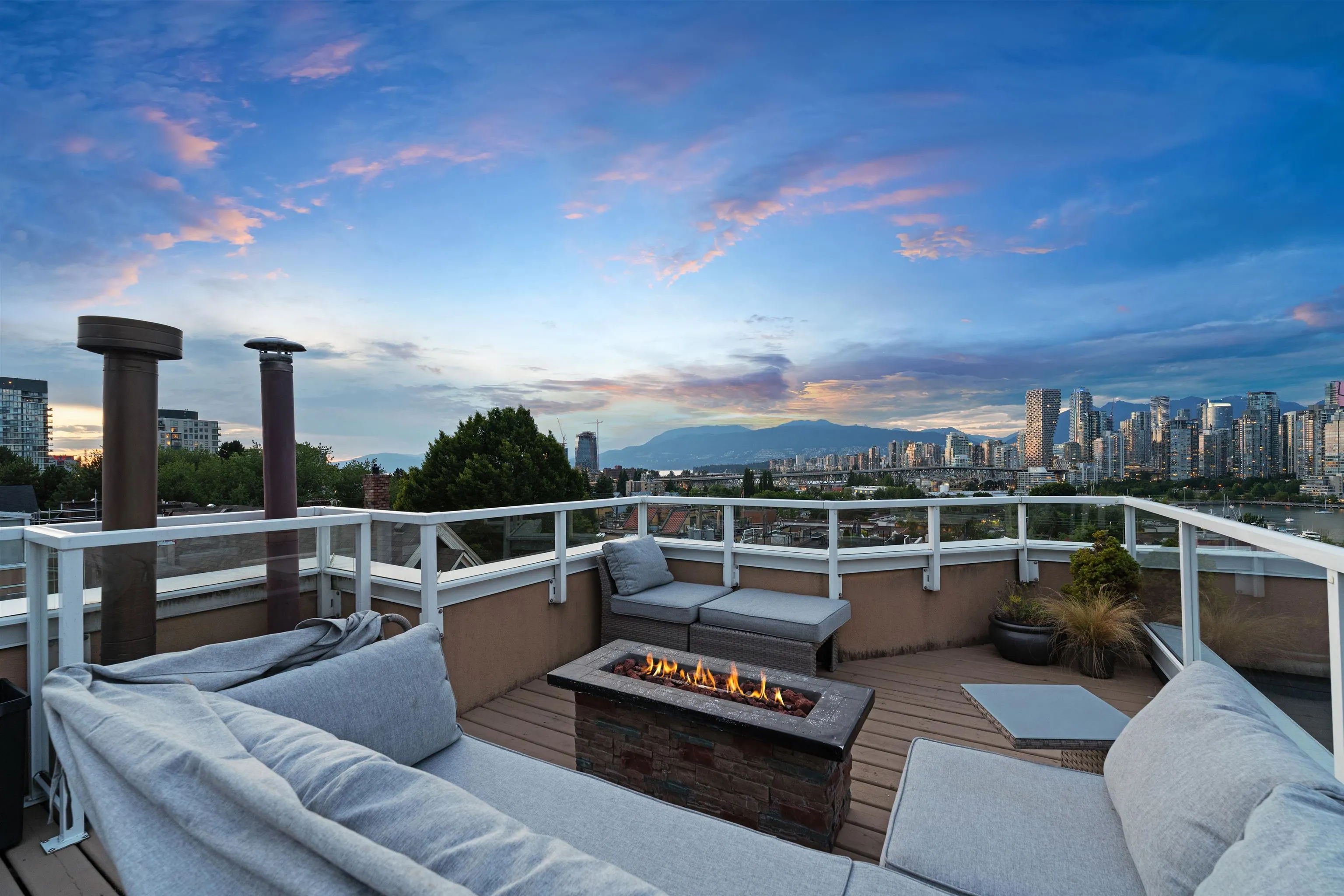 F 1244 W 7th Avenue