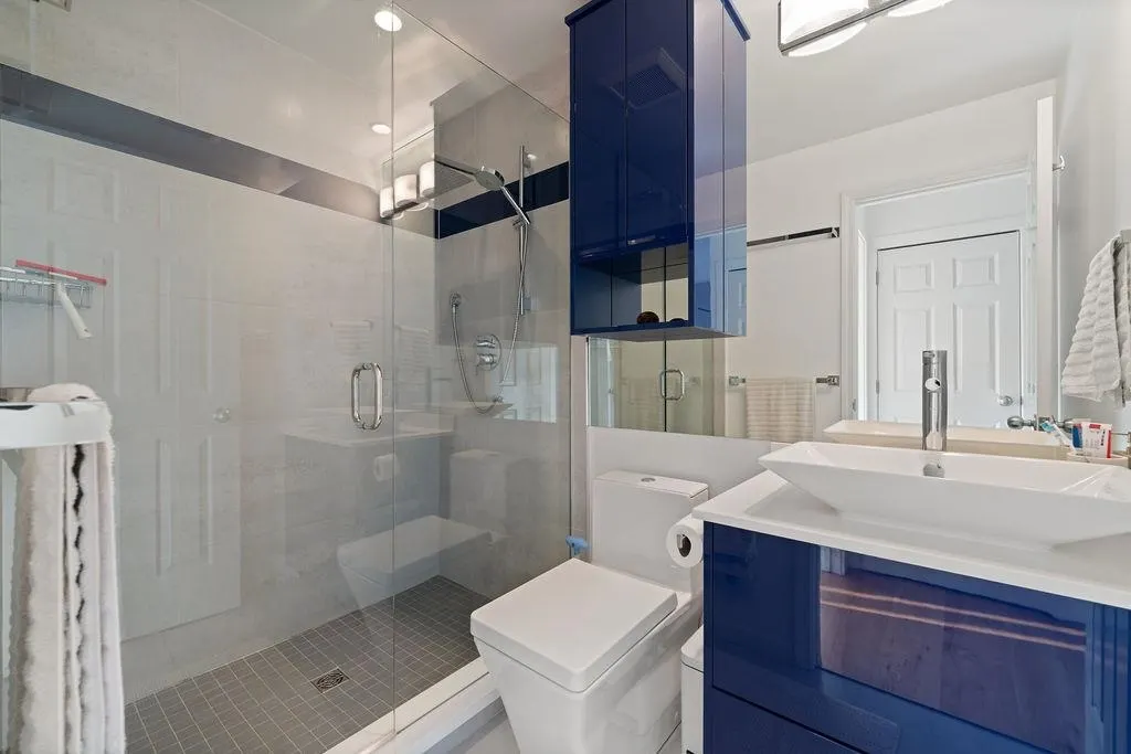 F 1244 W 7th Avenue