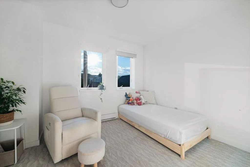 F 1244 W 7th Avenue