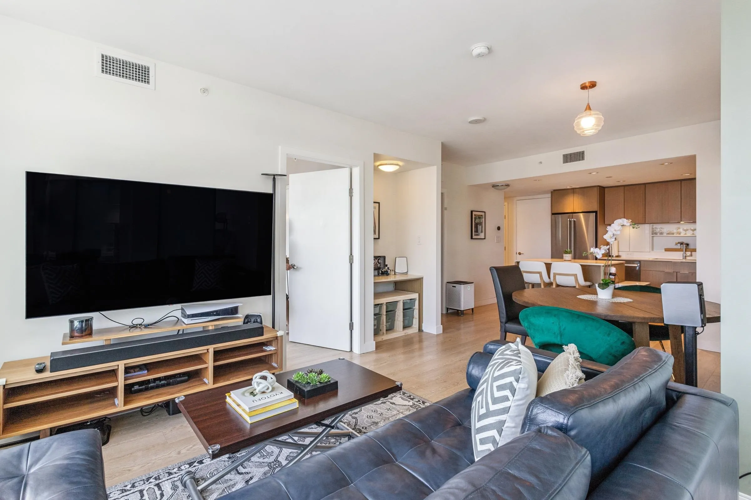 1502 111 E 1st Avenue