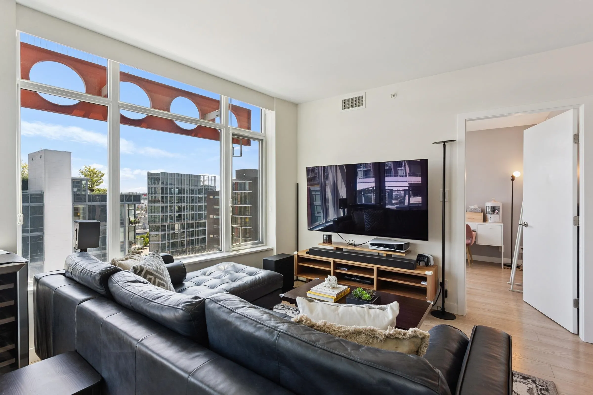 1502 111 E 1st Avenue