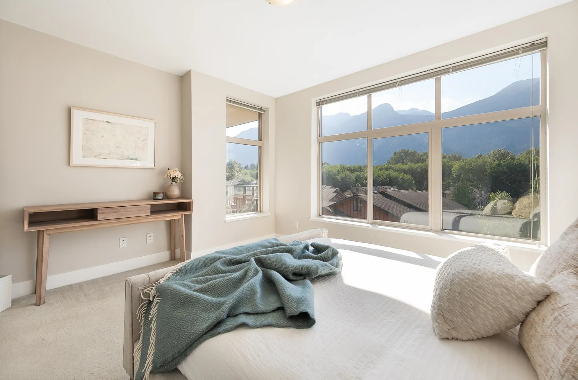 401 1211 Village Green Way