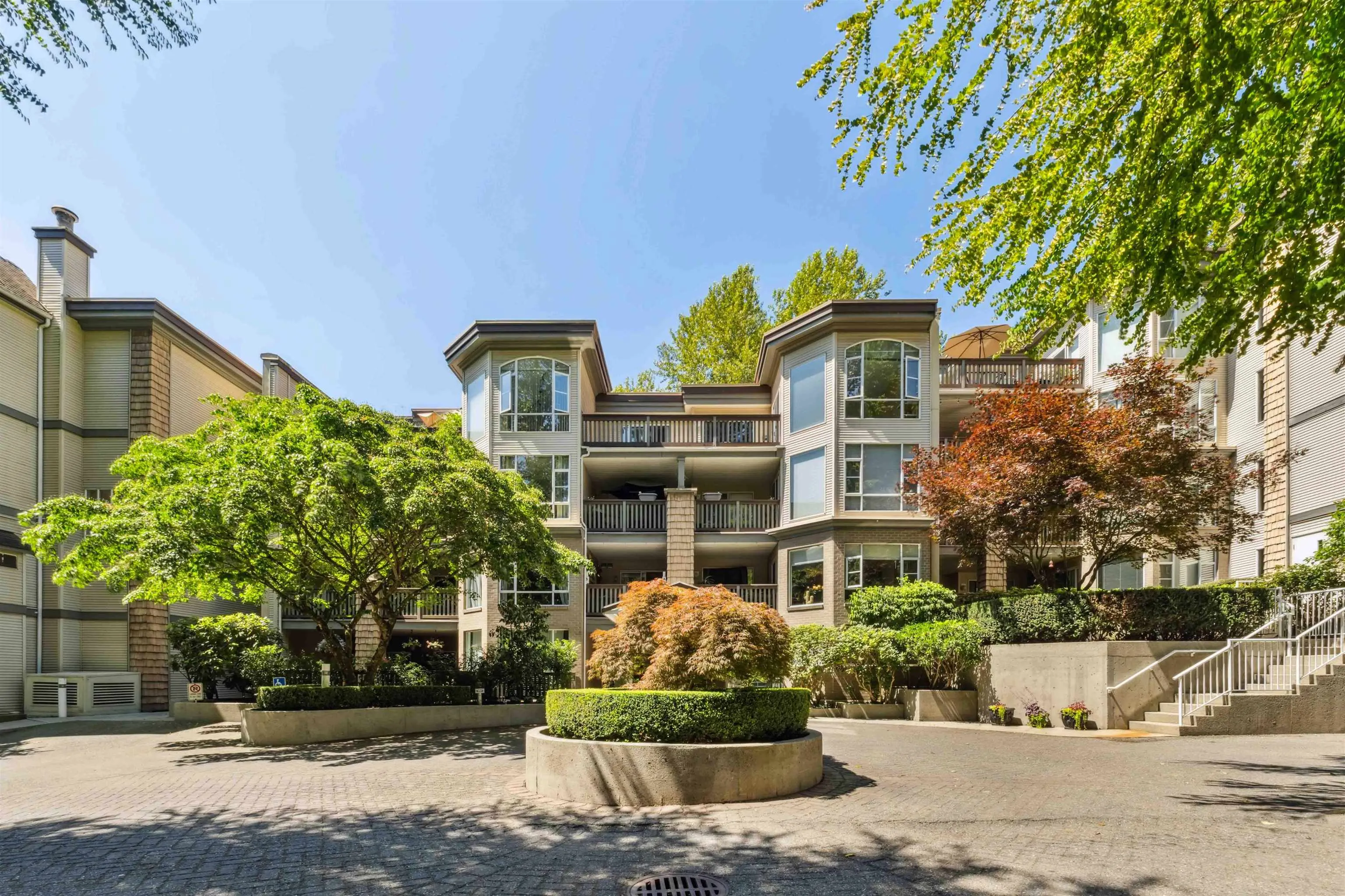 206 22233 River Road