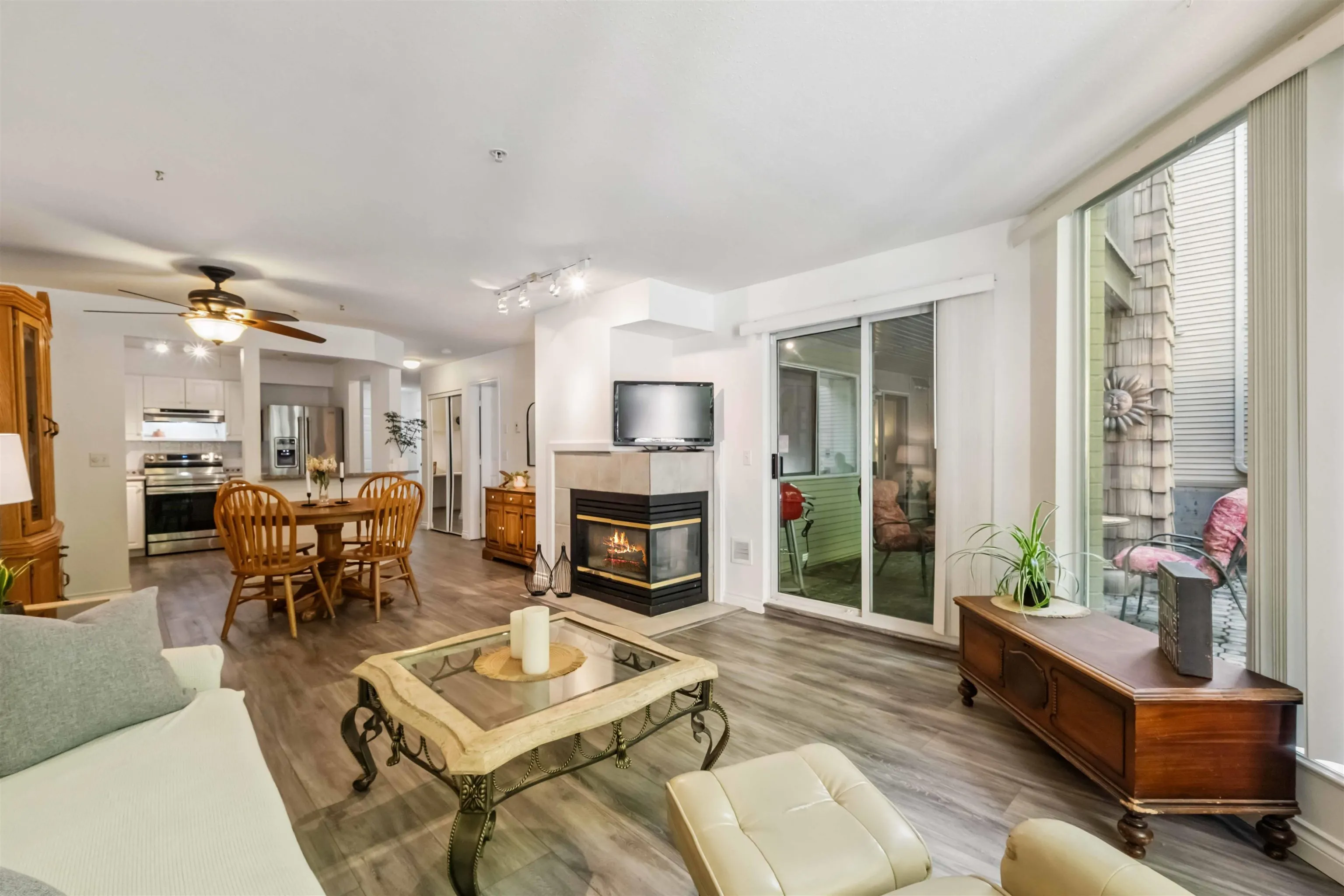 206 22233 River Road