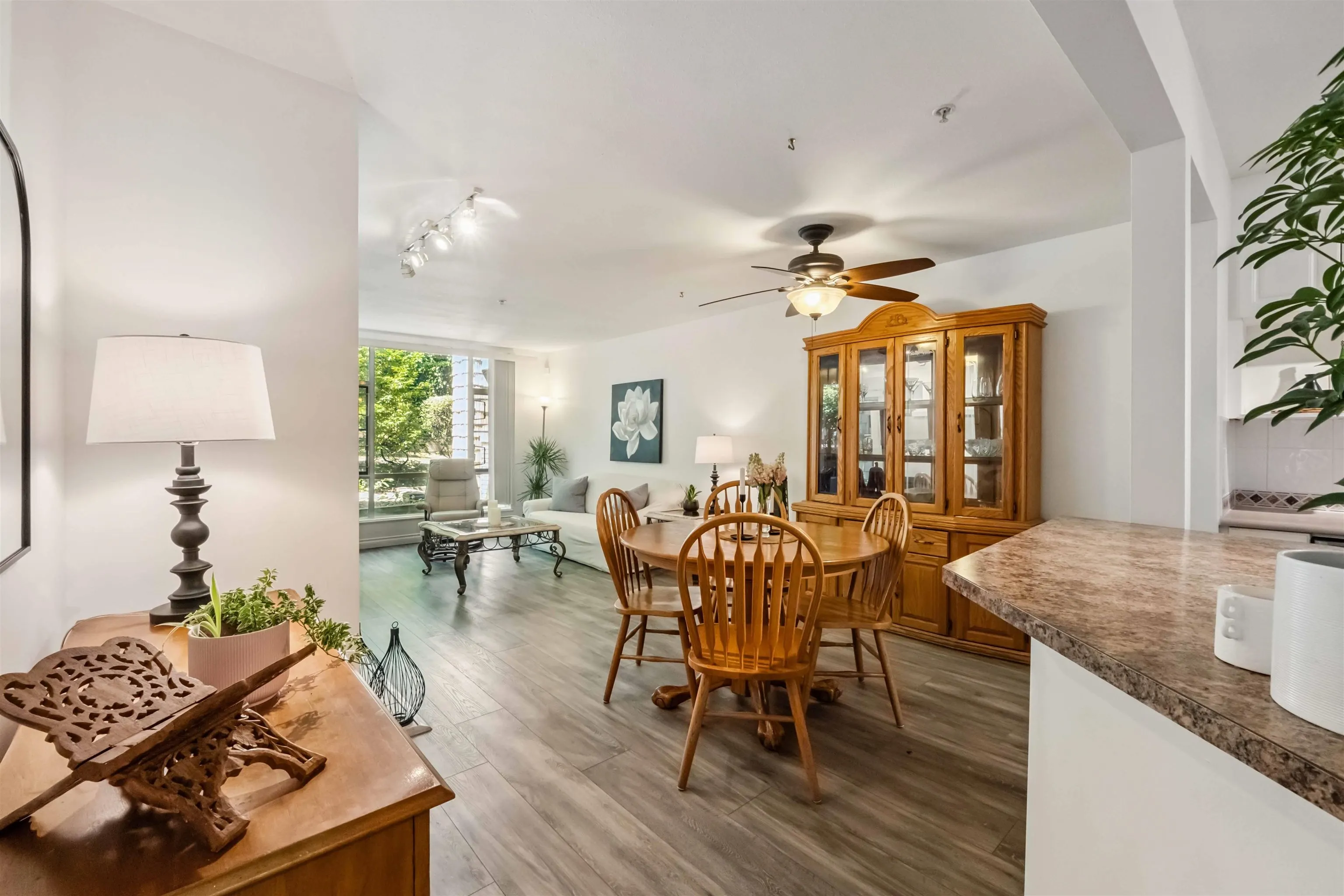 206 22233 River Road