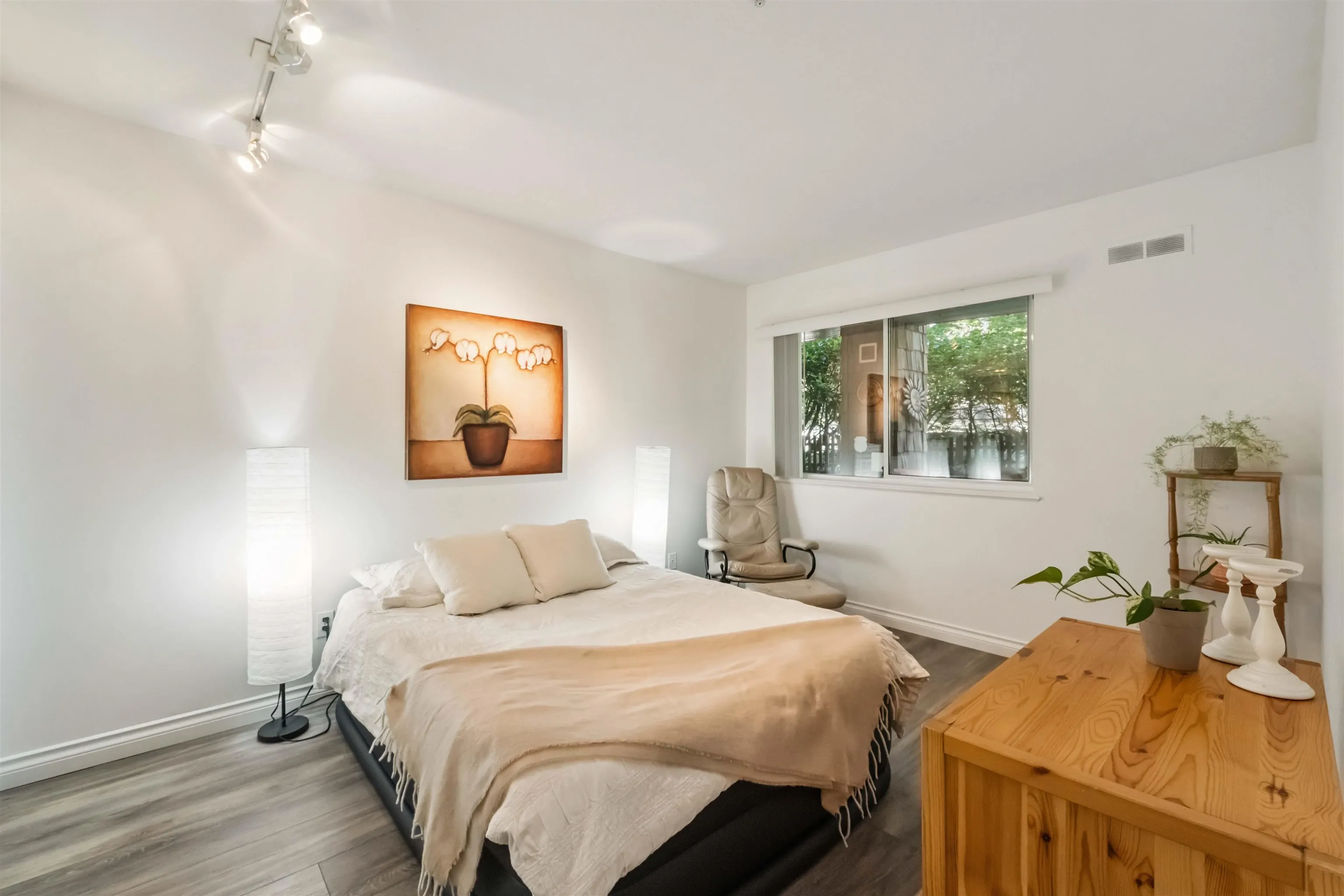 206 22233 River Road