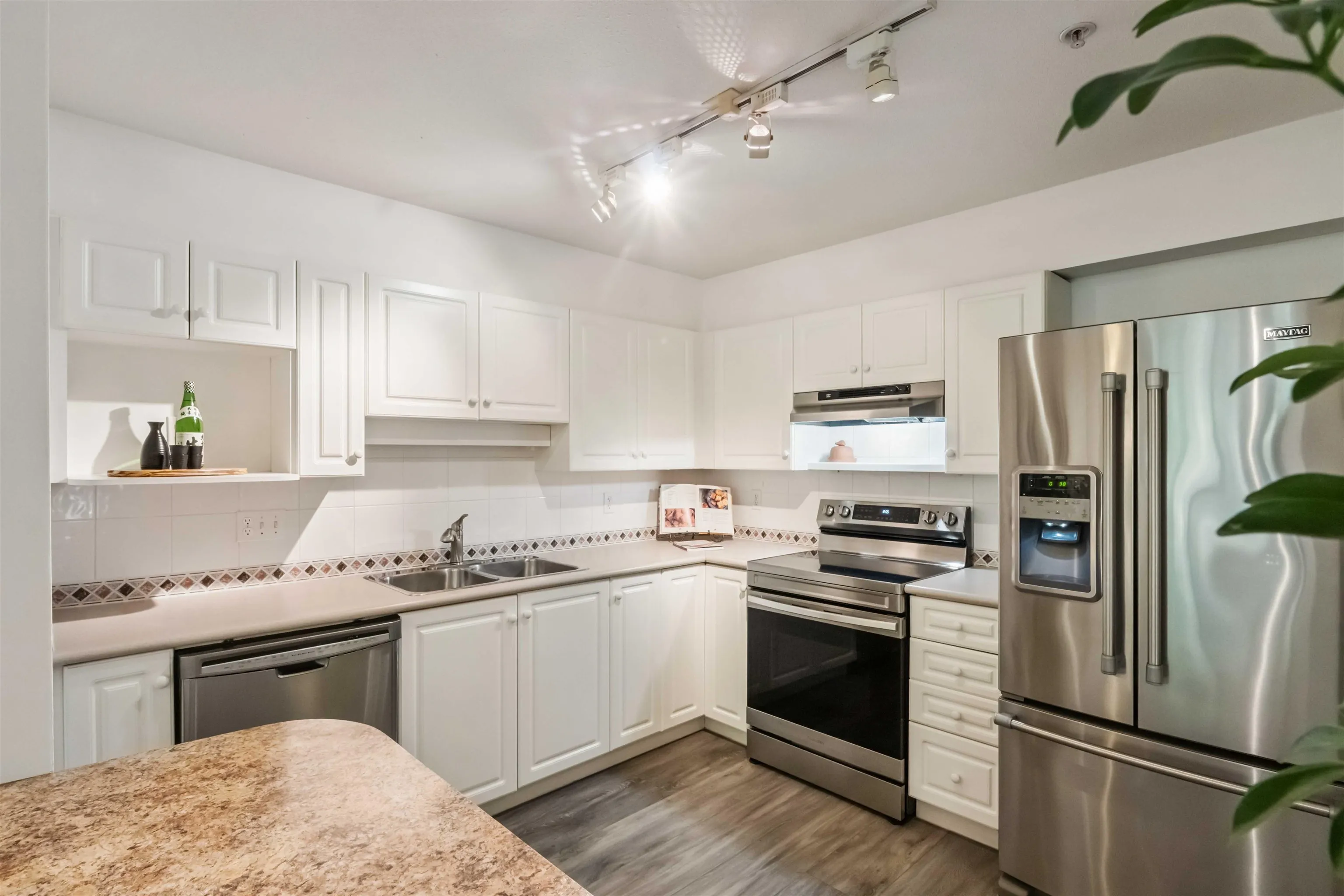 206 22233 River Road