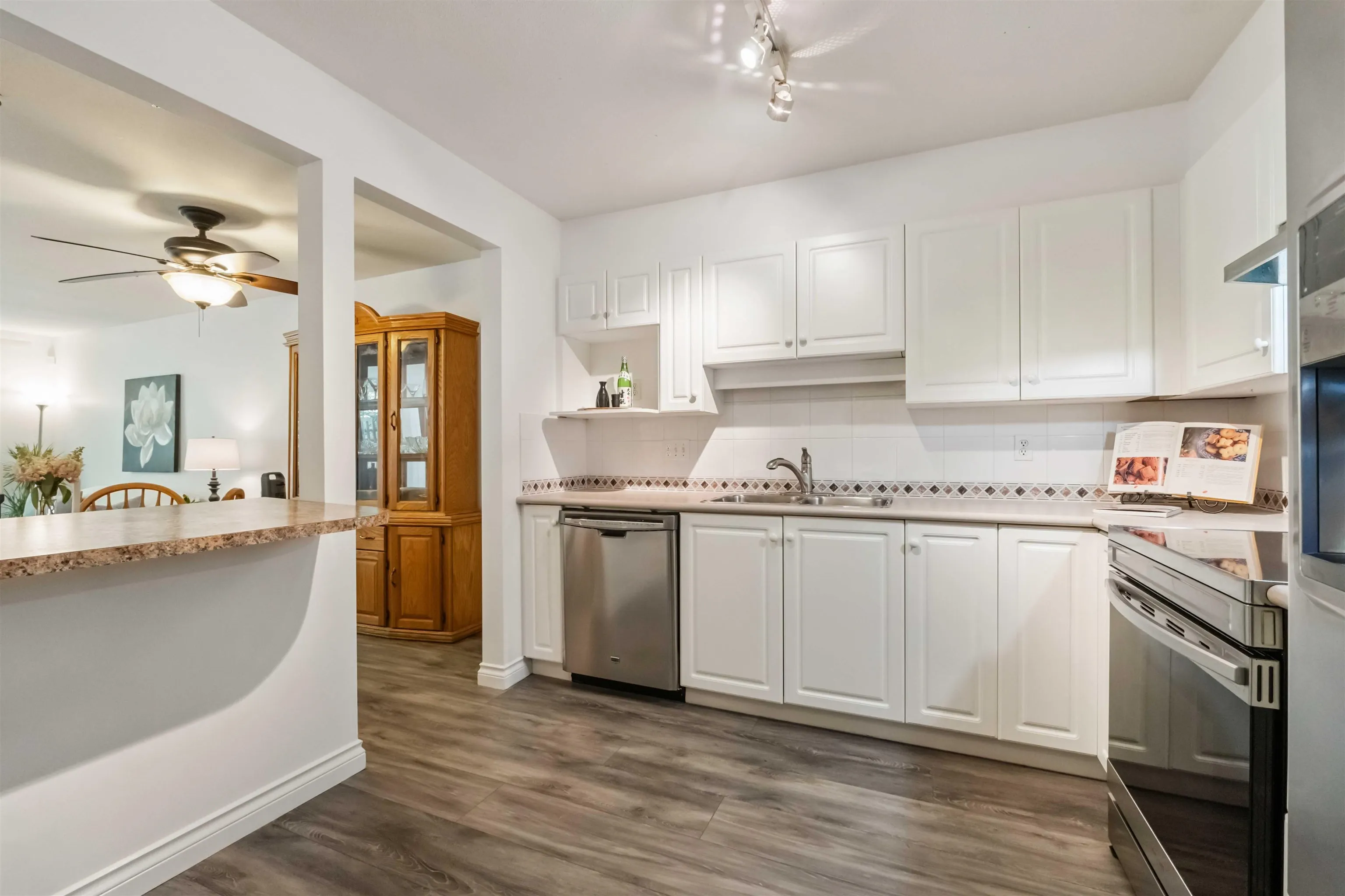 206 22233 River Road