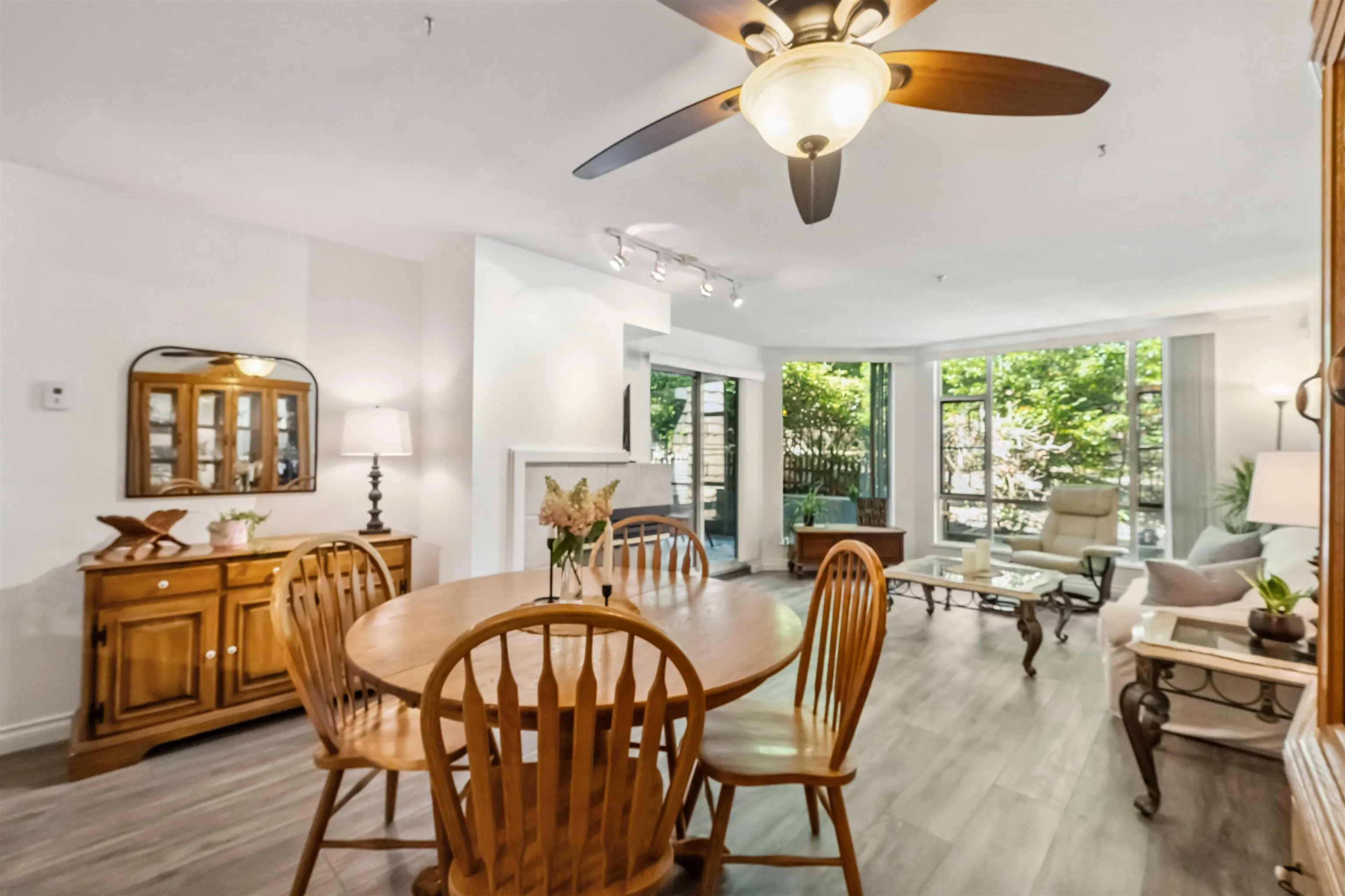 206 22233 River Road