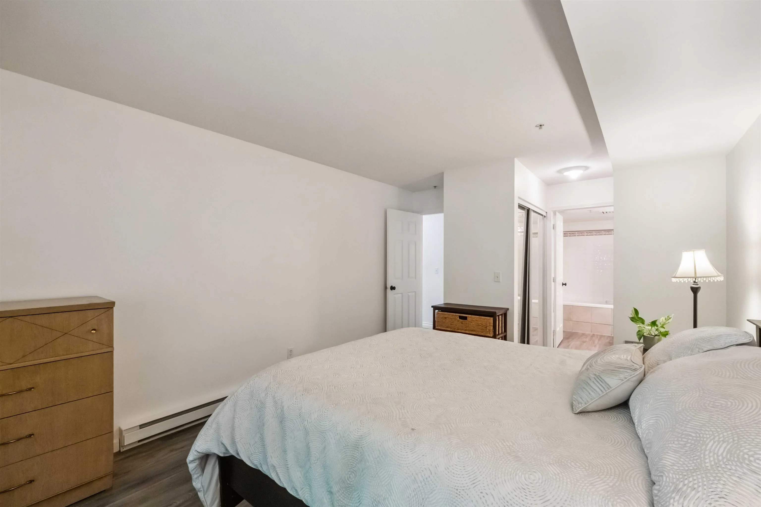 206 22233 River Road
