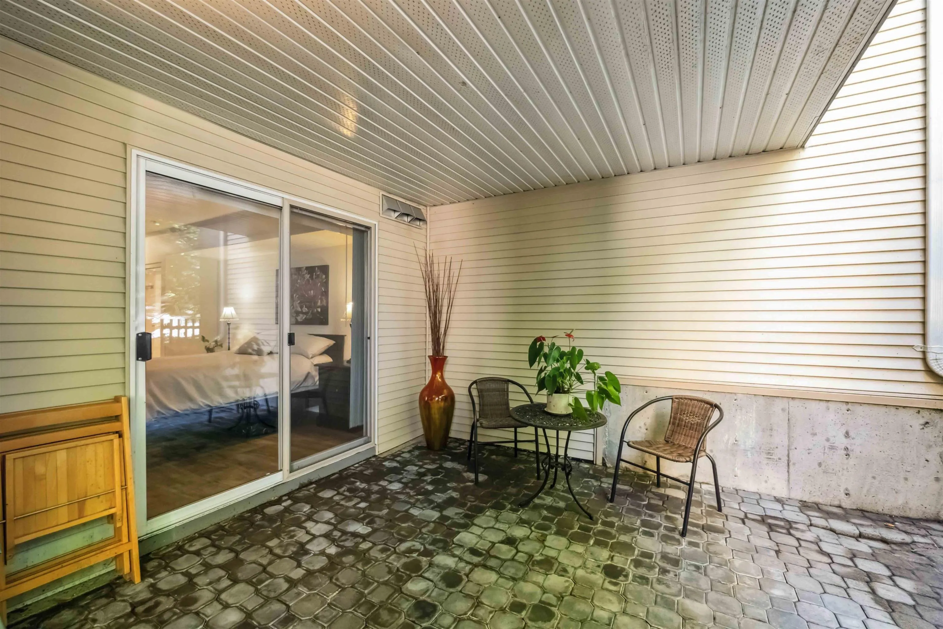 206 22233 River Road