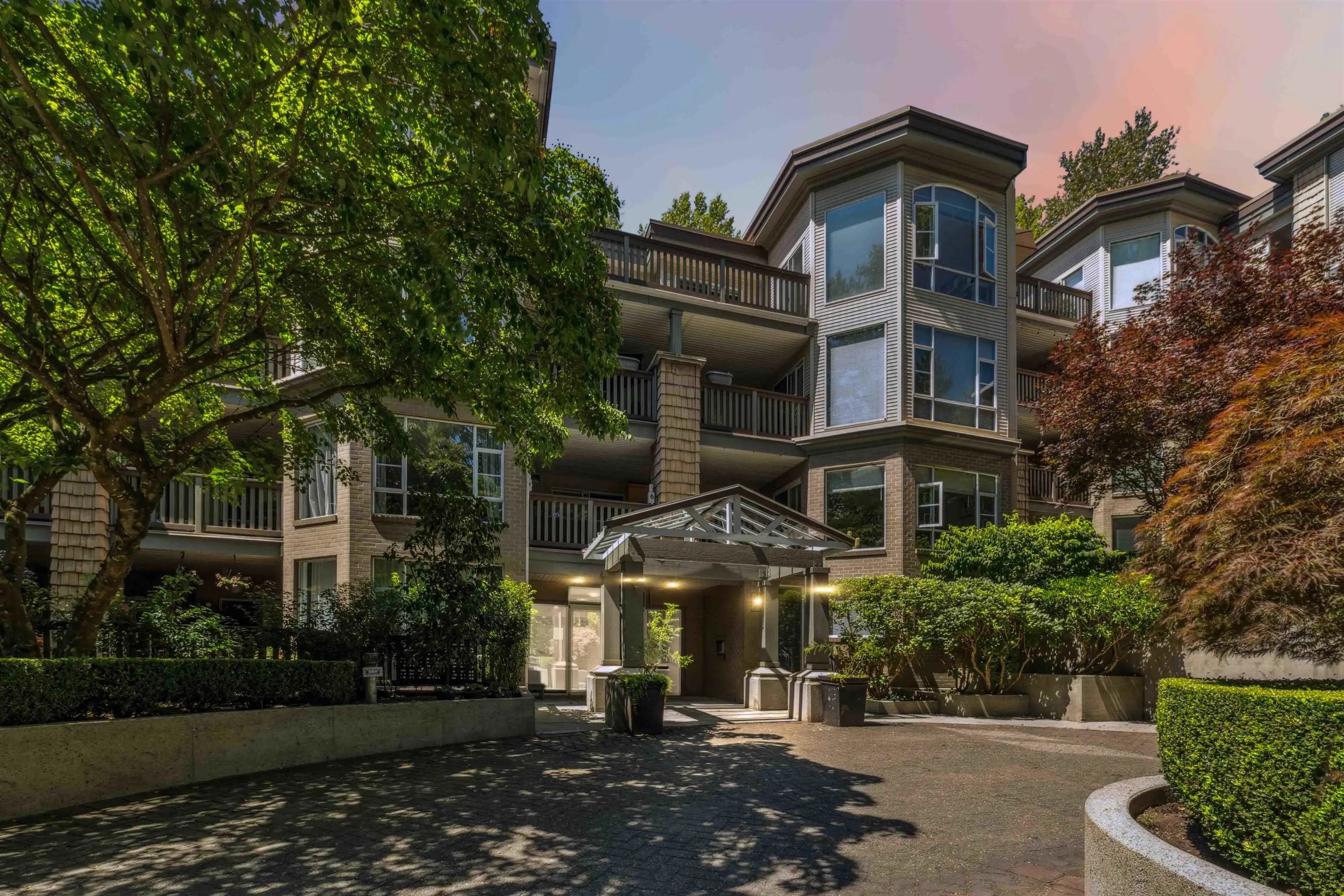 206 22233 River Road