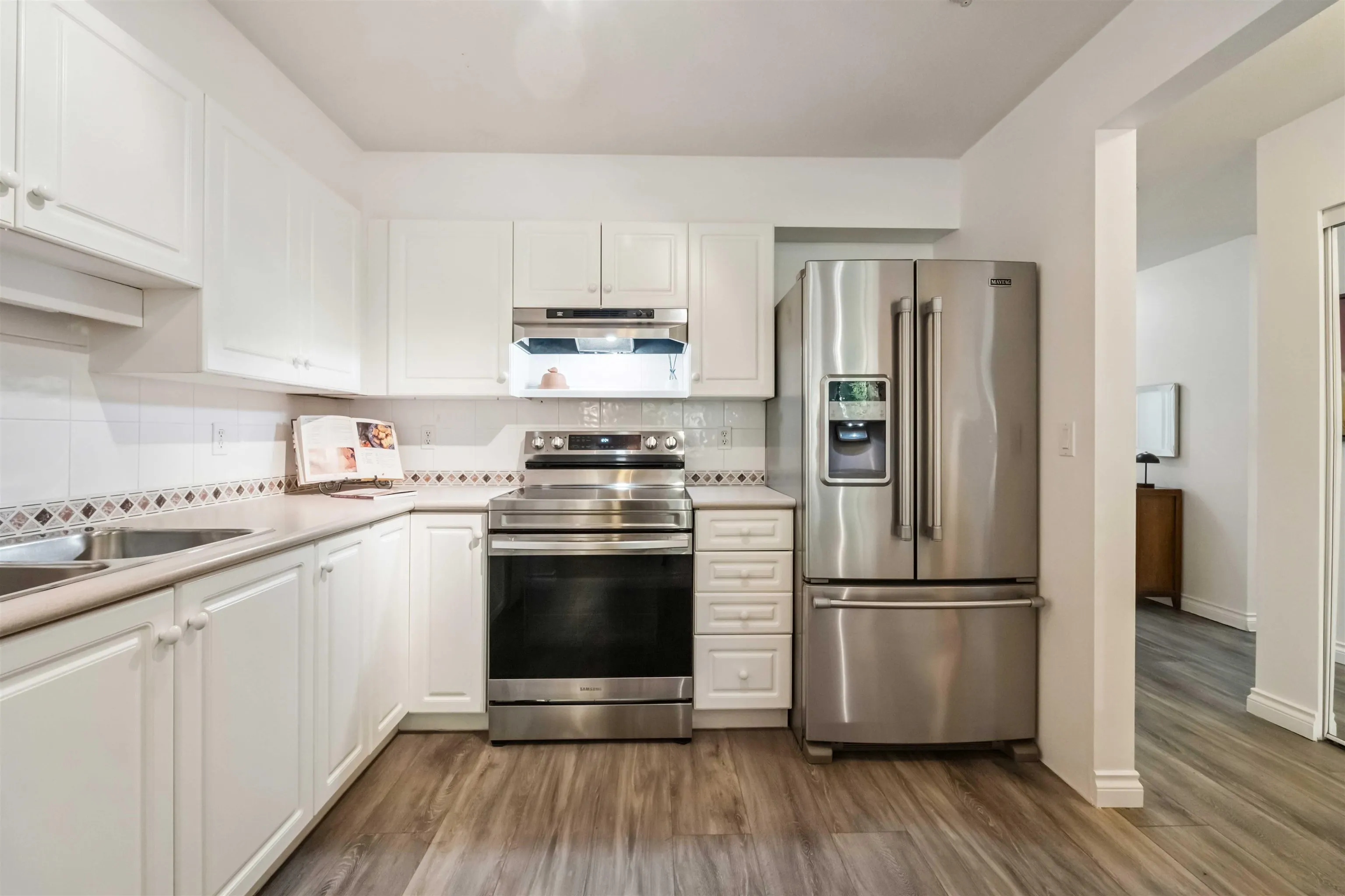 206 22233 River Road