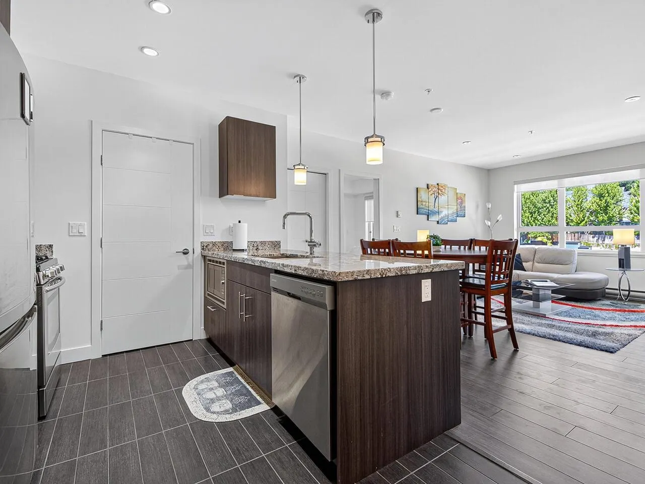 303 5688 Hastings Street