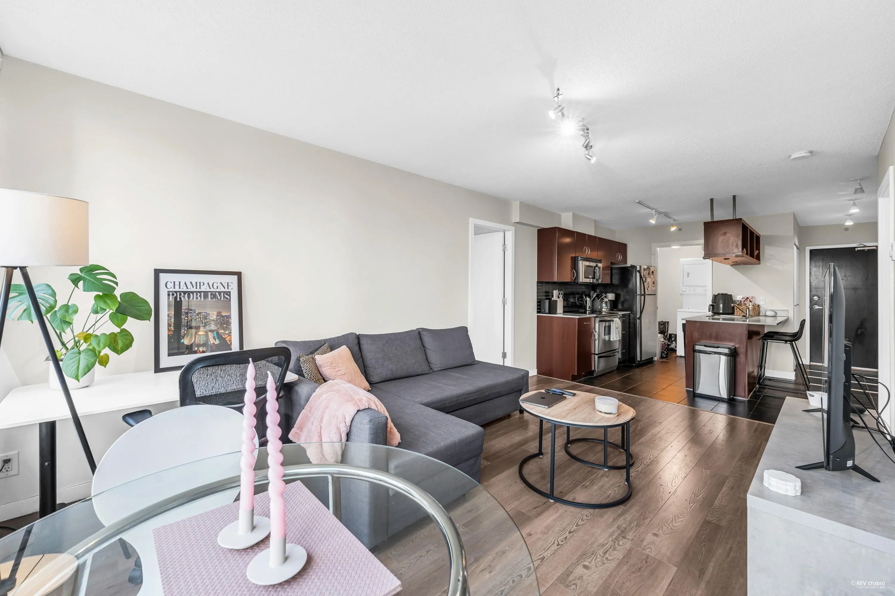 1609 938 Smithe Street