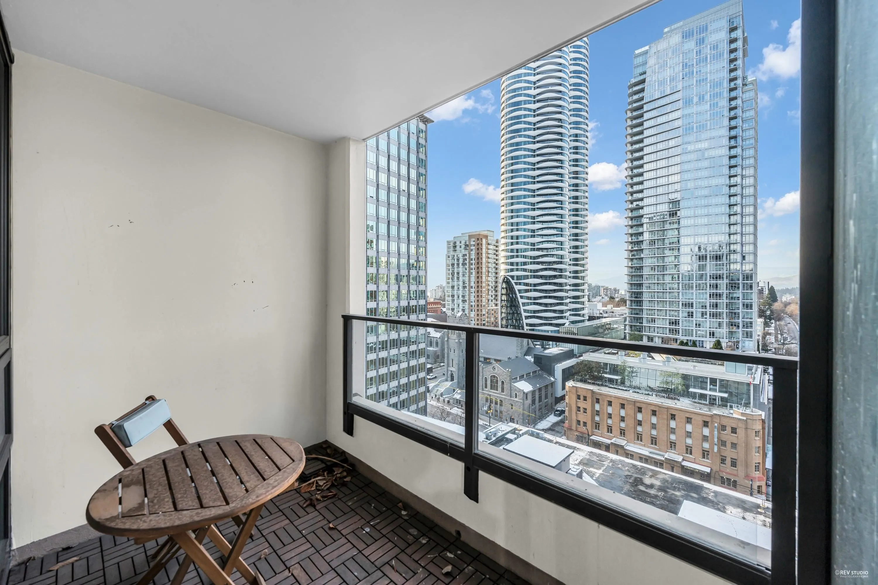 1609 938 Smithe Street