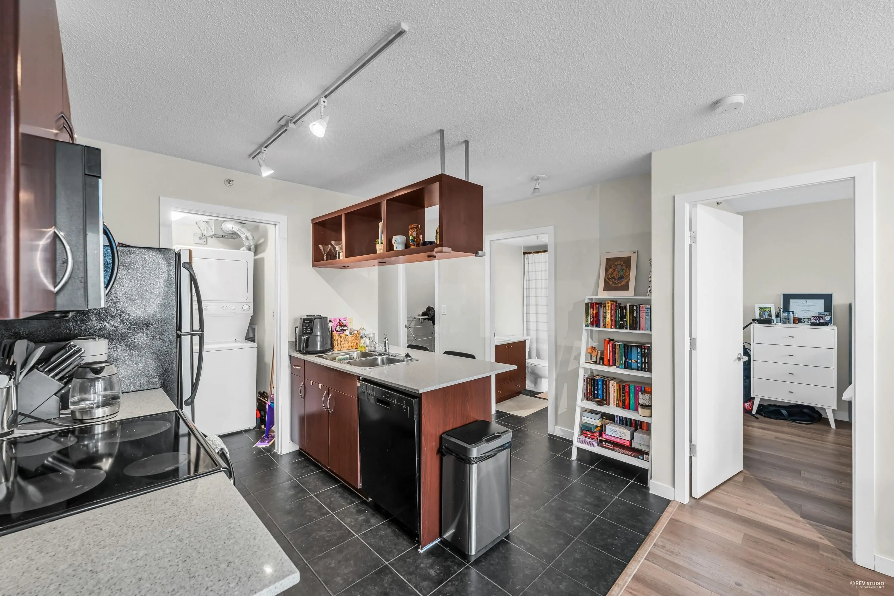 1609 938 Smithe Street