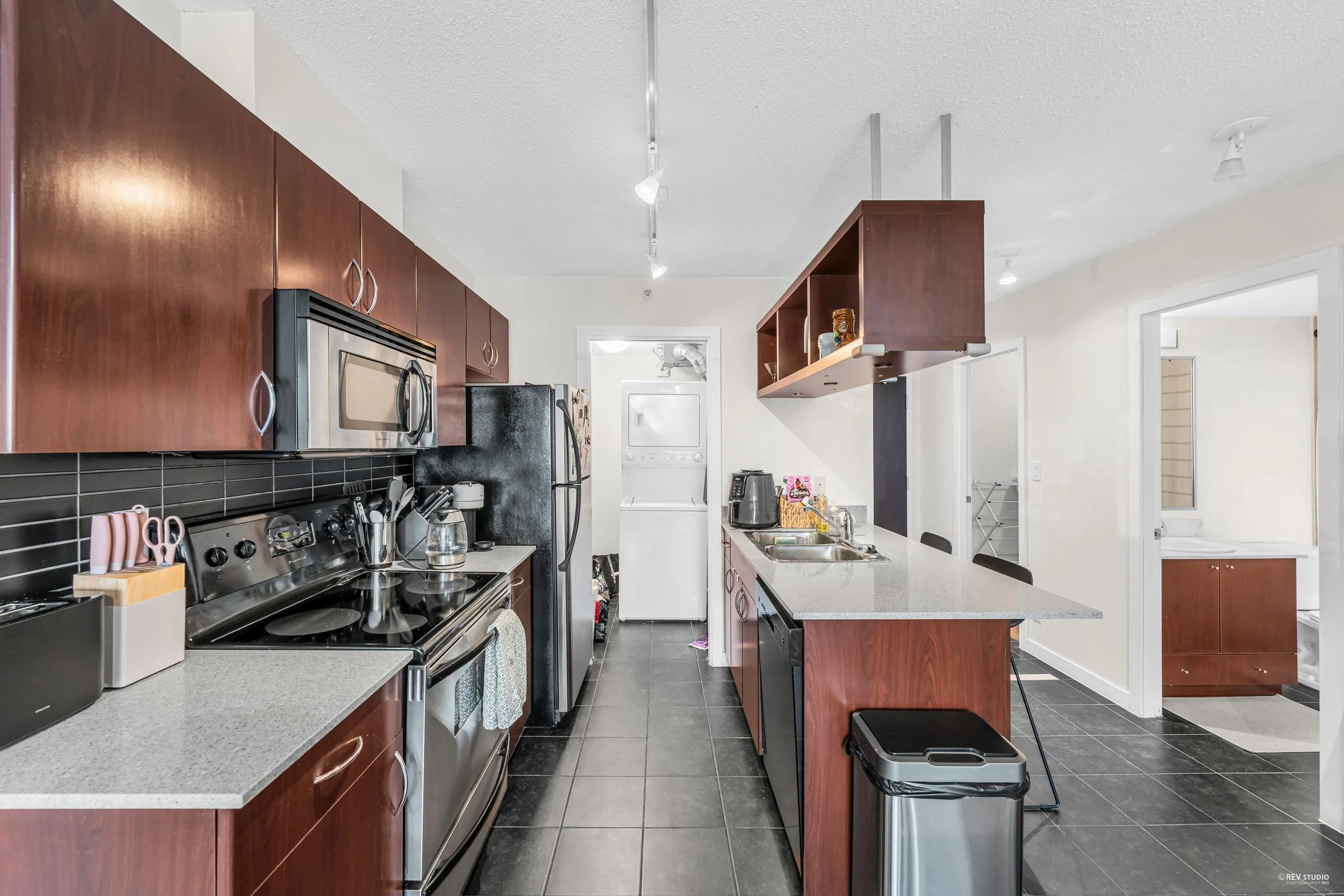 1609 938 Smithe Street