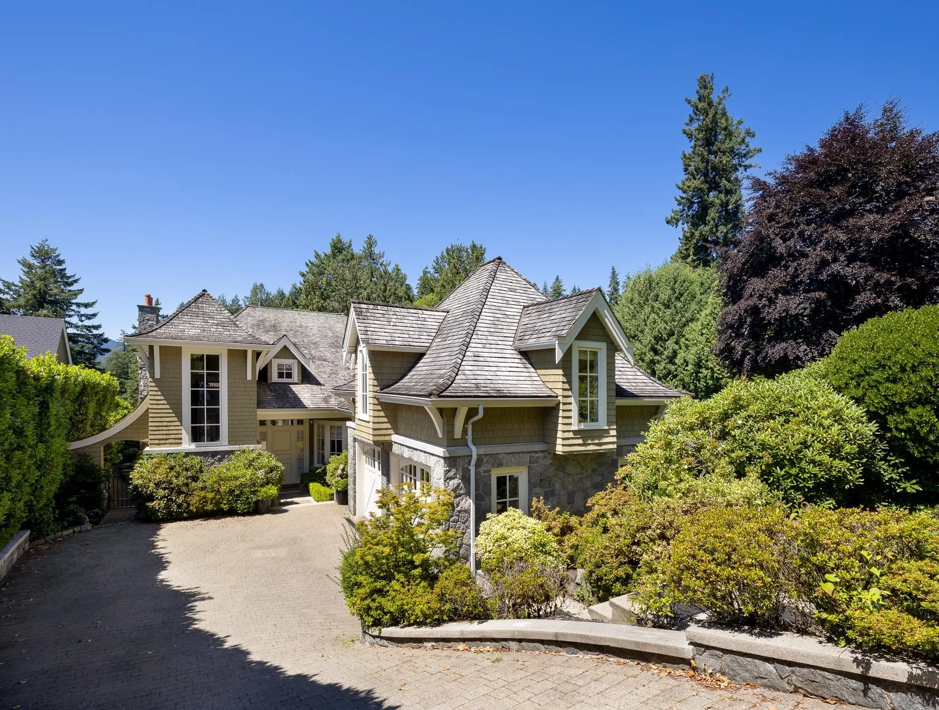 6154 Gleneagles Drive