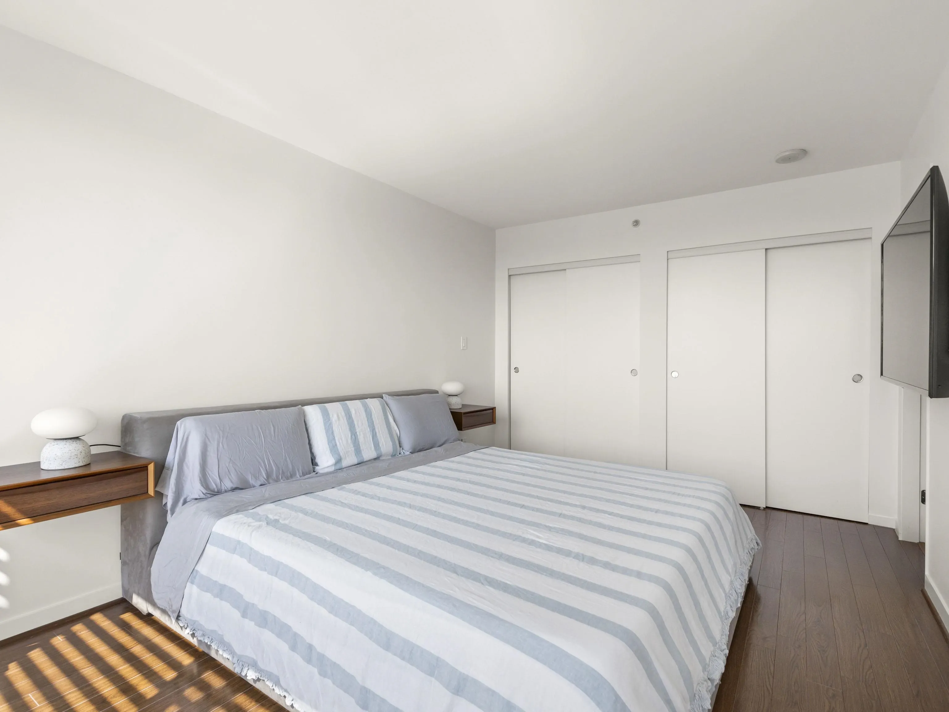 1206 2770 Sophia Street