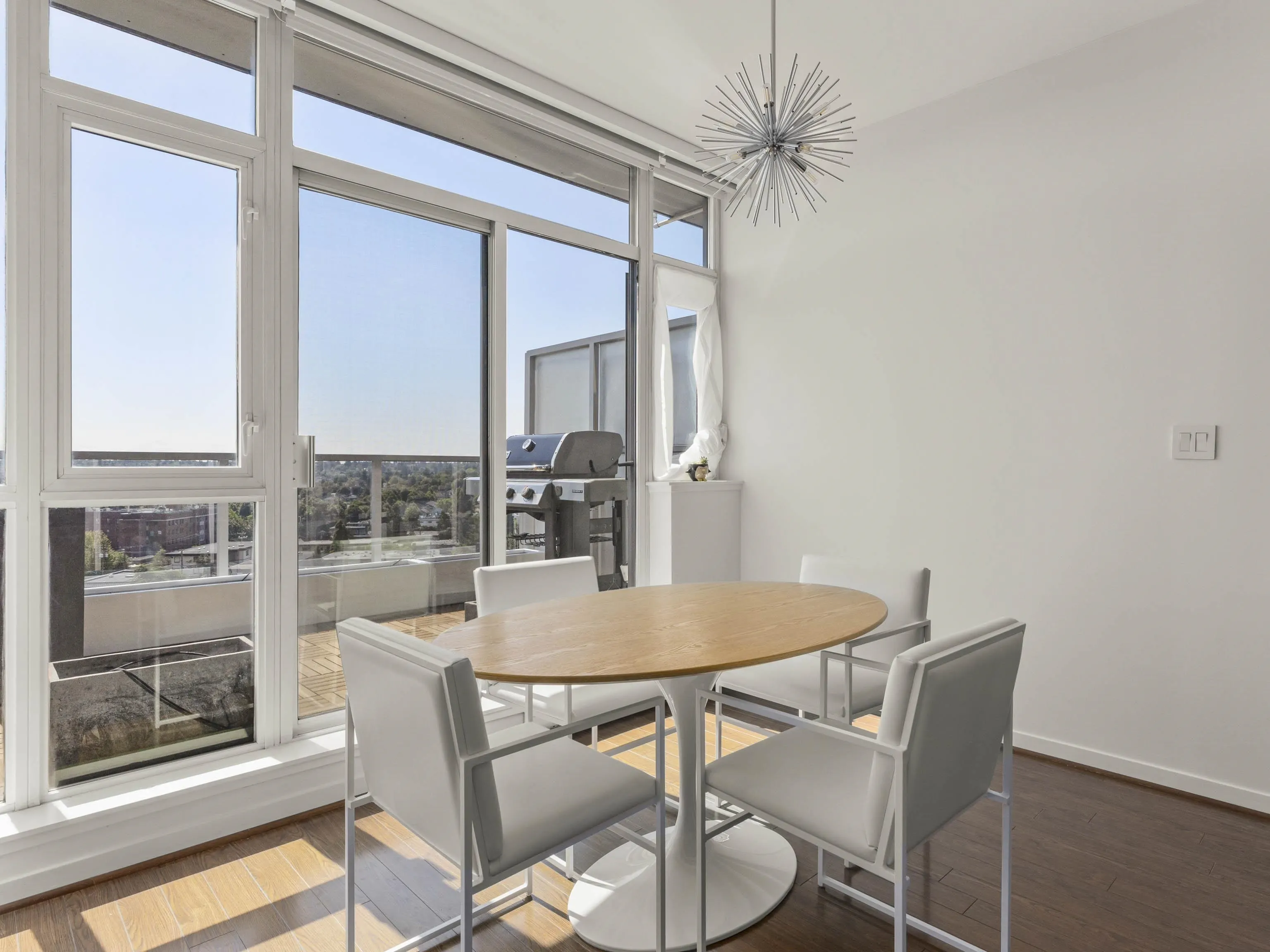 1206 2770 Sophia Street