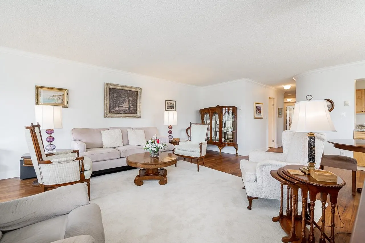 301 2203 Bellevue Avenue