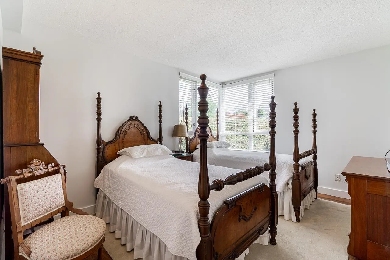 301 2203 Bellevue Avenue