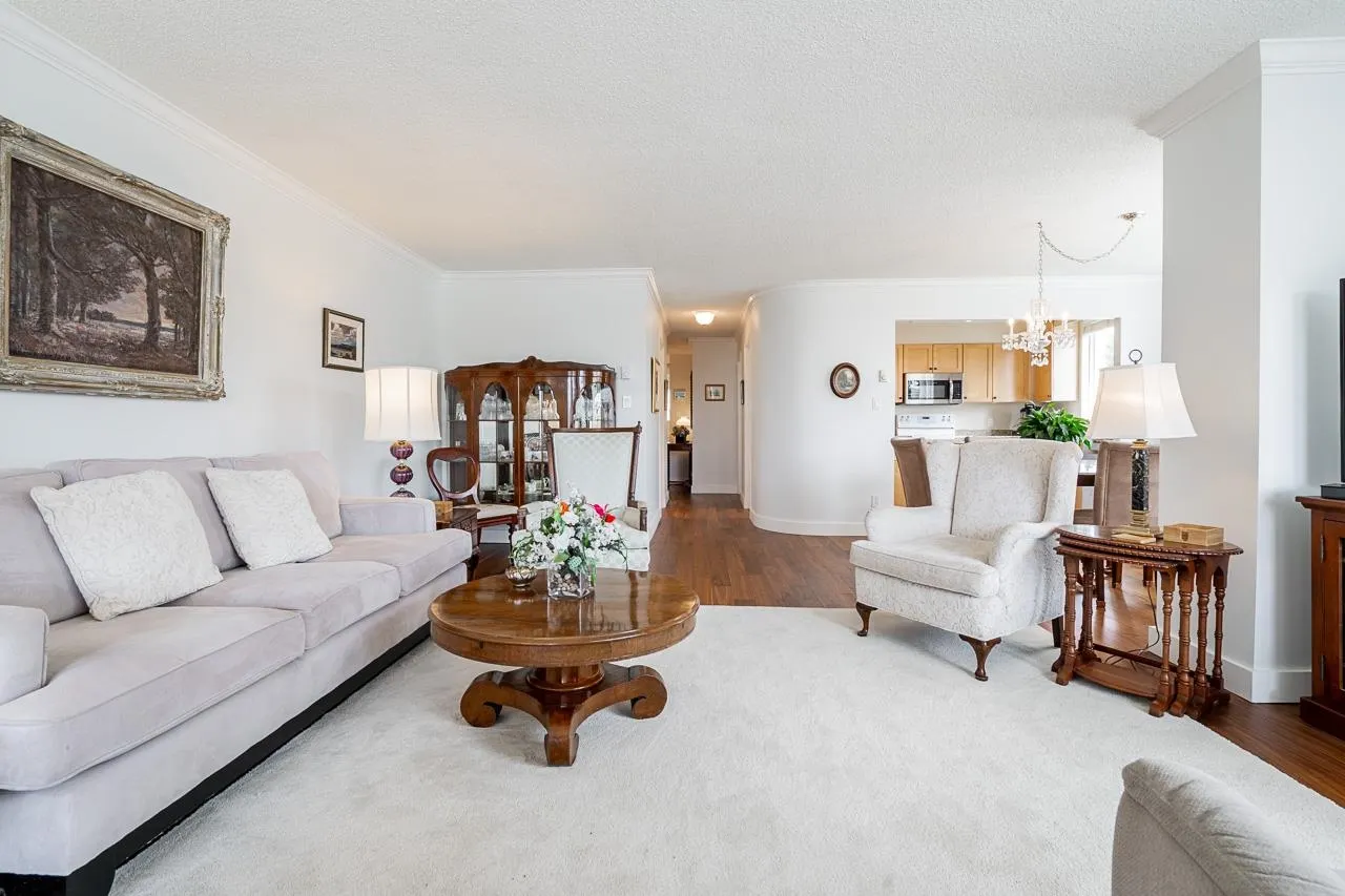301 2203 Bellevue Avenue