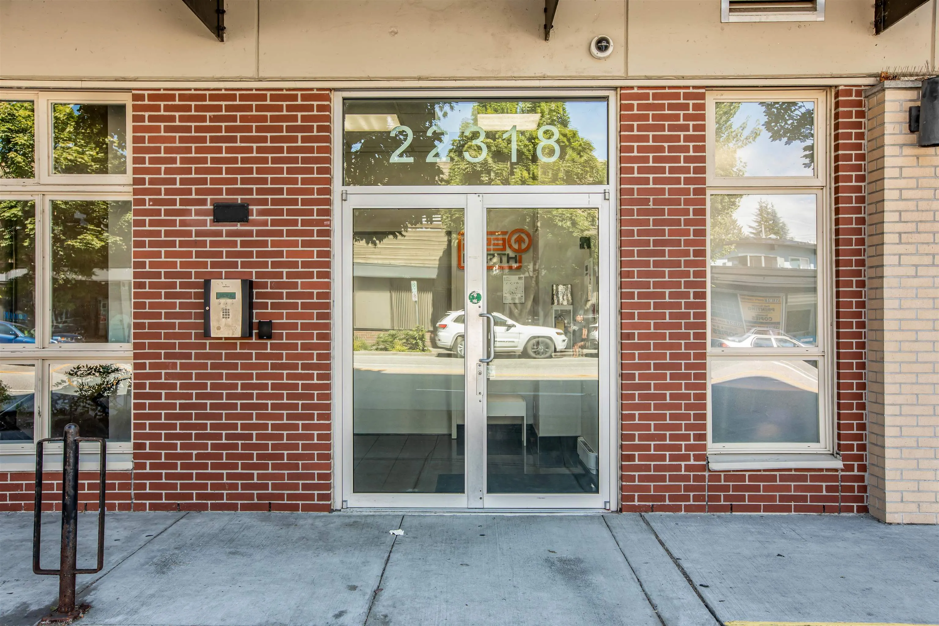 604 22318 Lougheed Highway