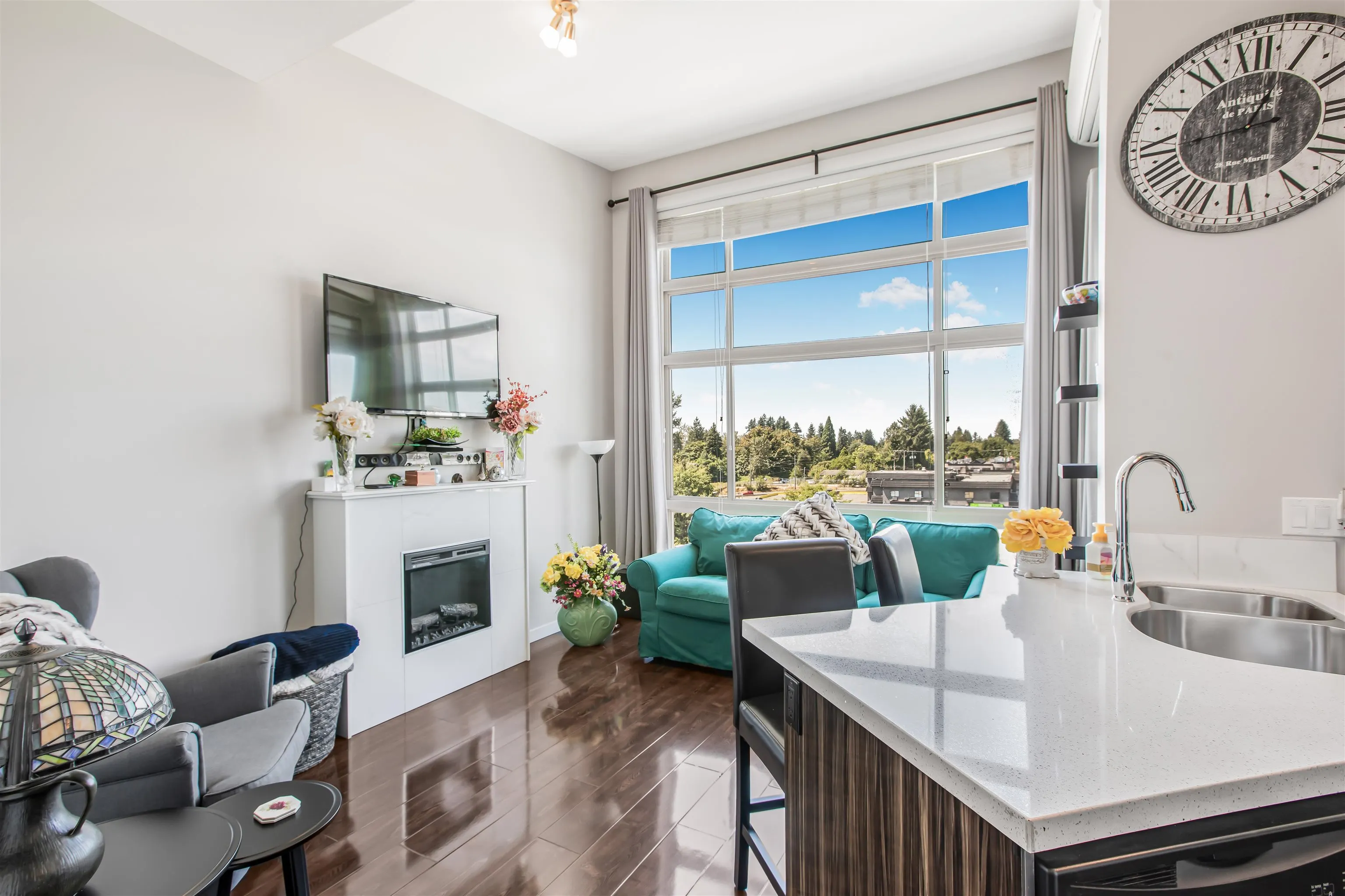 604 22318 Lougheed Highway