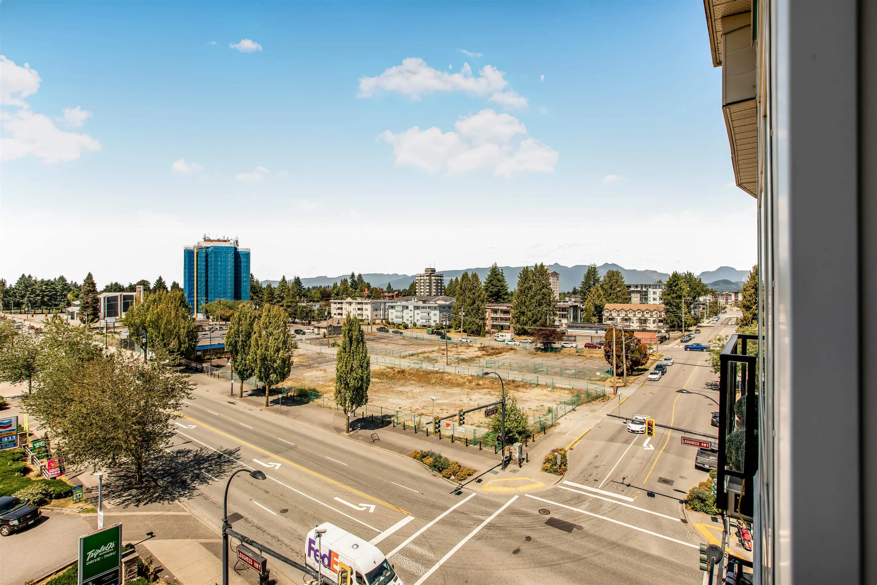 604 22318 Lougheed Highway