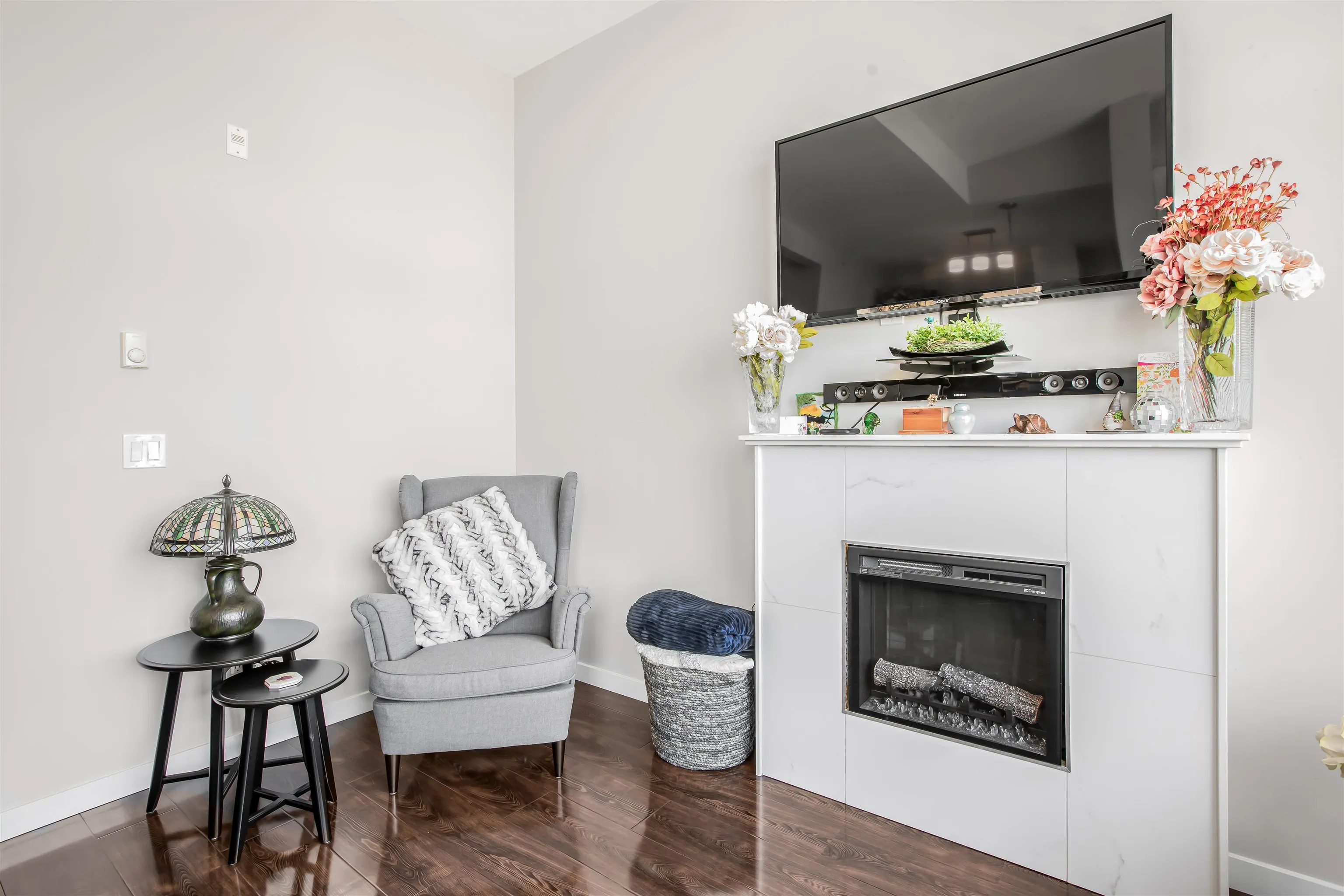 604 22318 Lougheed Highway