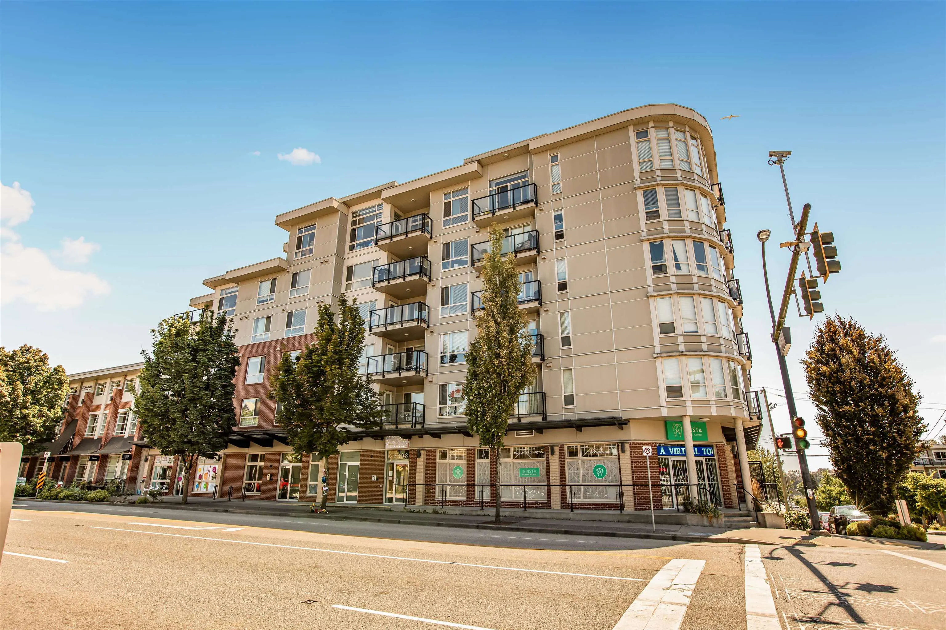 604 22318 Lougheed Highway